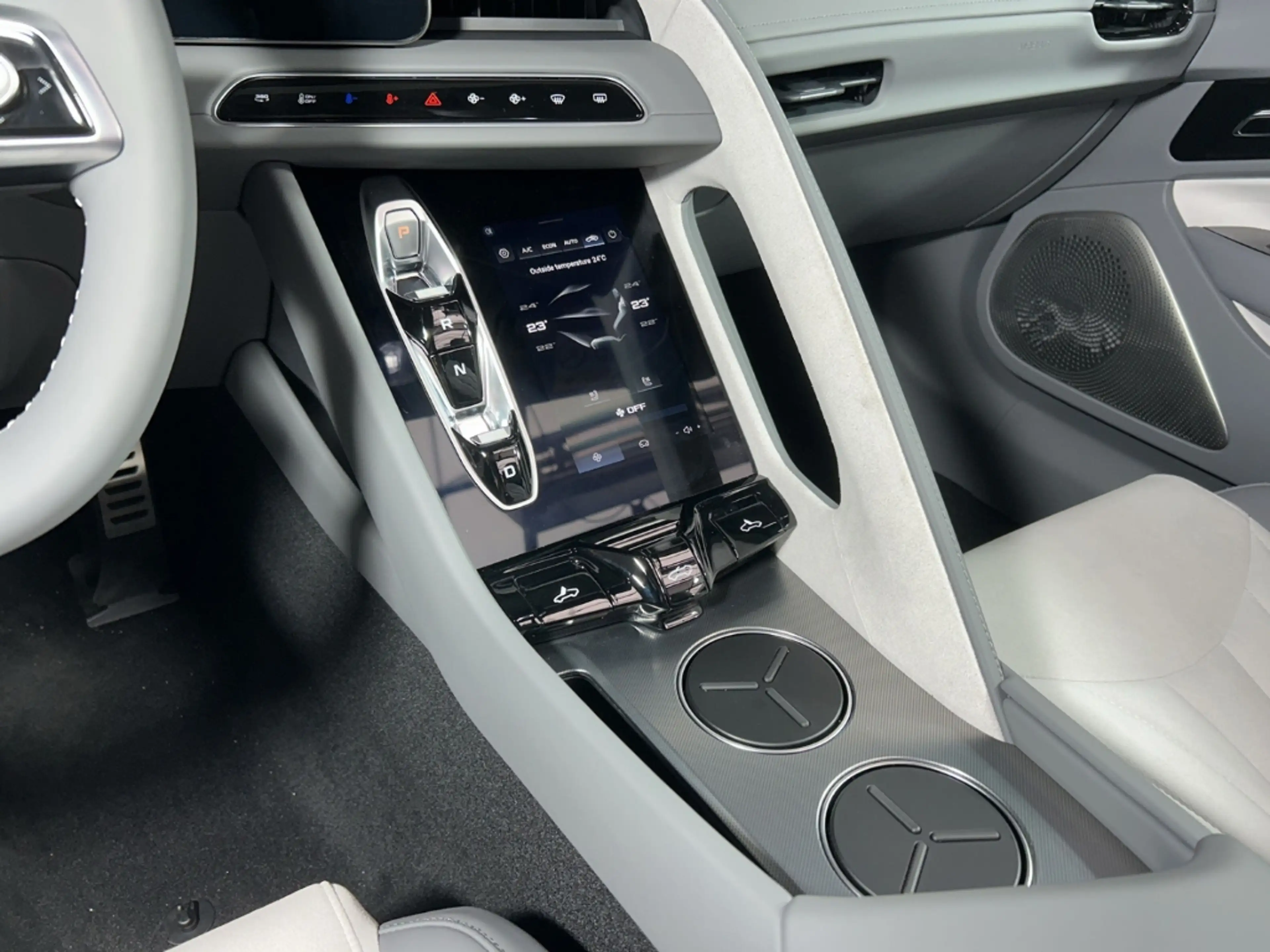 MG Cyberster Xpower AWD Memory Sitze, Soundsystem, 360* Kamera, — photo 12