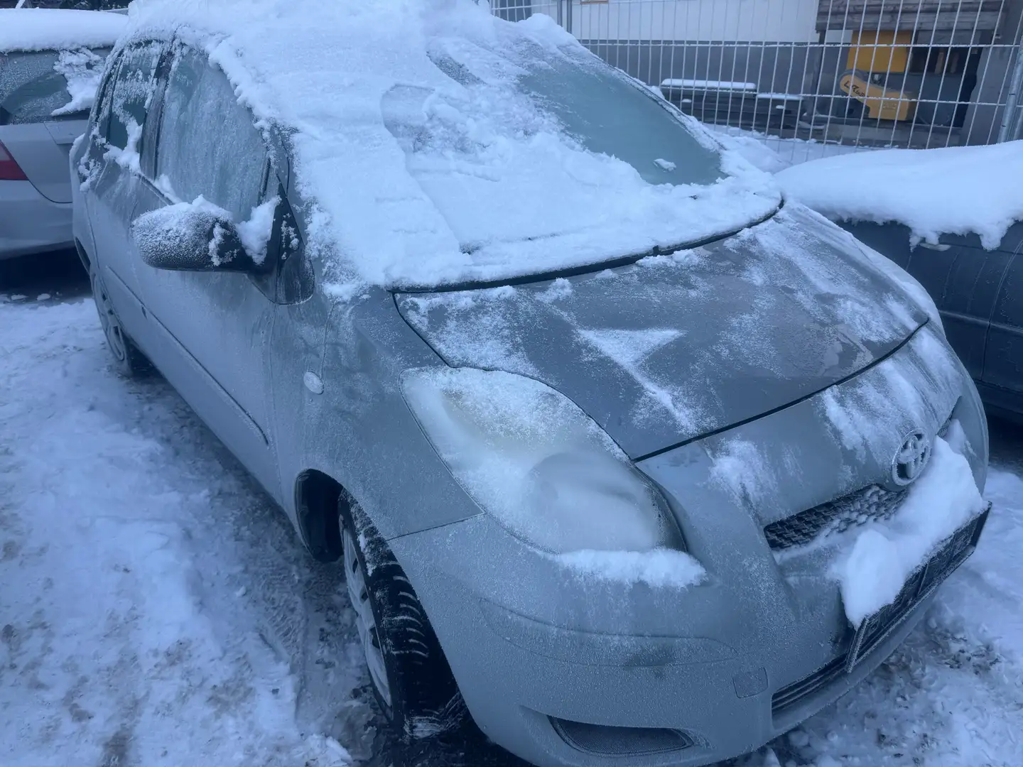 Toyota Yaris Yaris 1,0 VVT-i Luna Luna Klima Euro 5 - 2