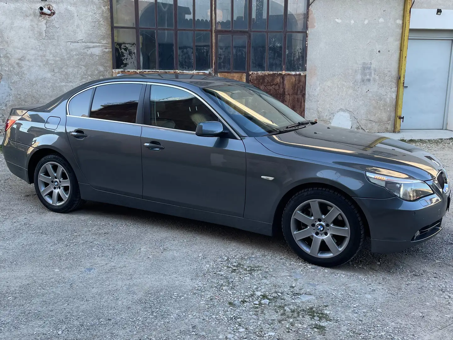 BMW 530 xDrive Grigio - 2