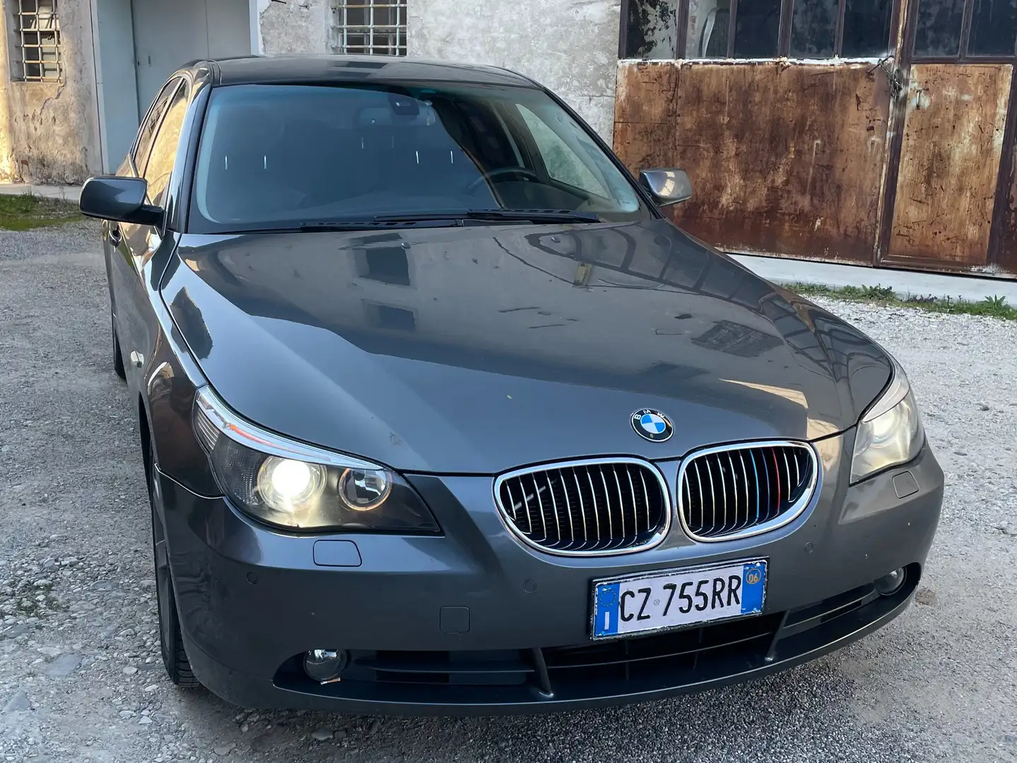 BMW 530 xDrive Grigio - 1