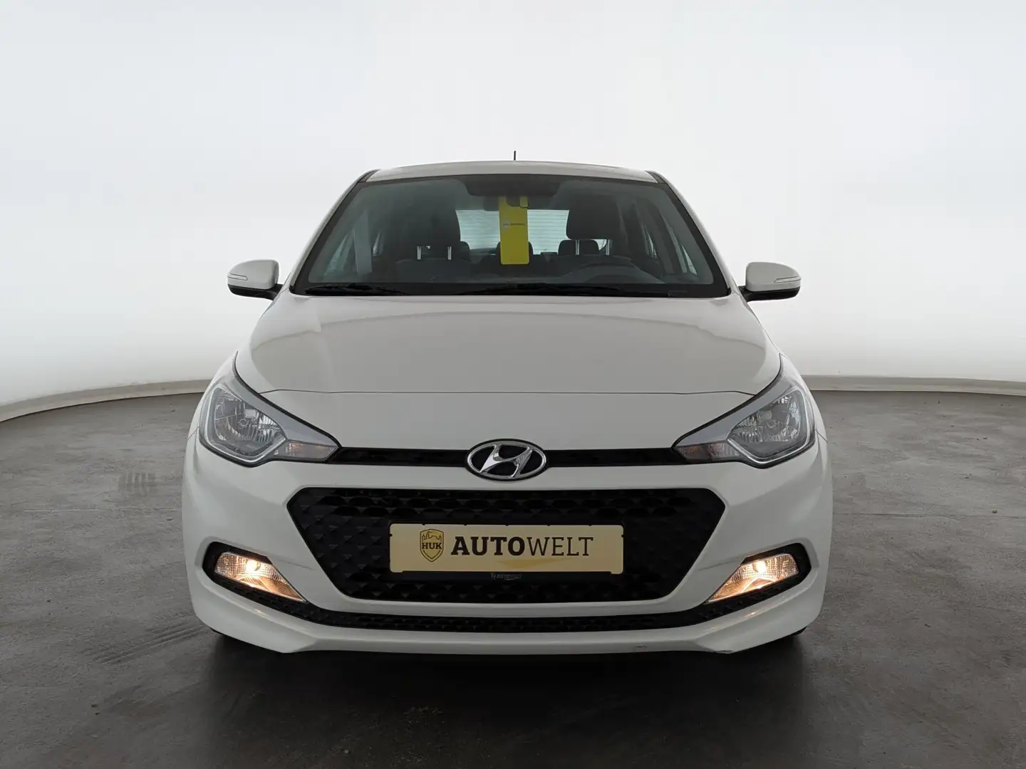 Hyundai i20 i20 1.2 Go KLIMA+ALLWETTER+RADIO+USB+ Blanc - 2