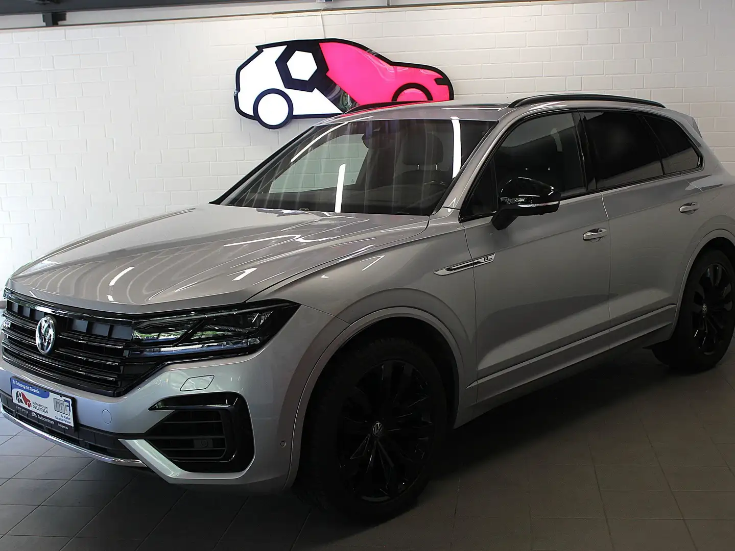 Volkswagen Touareg R-Line 4Motion 3.0 Matrix LED Rfk Leder Massage BT Zilver - 1