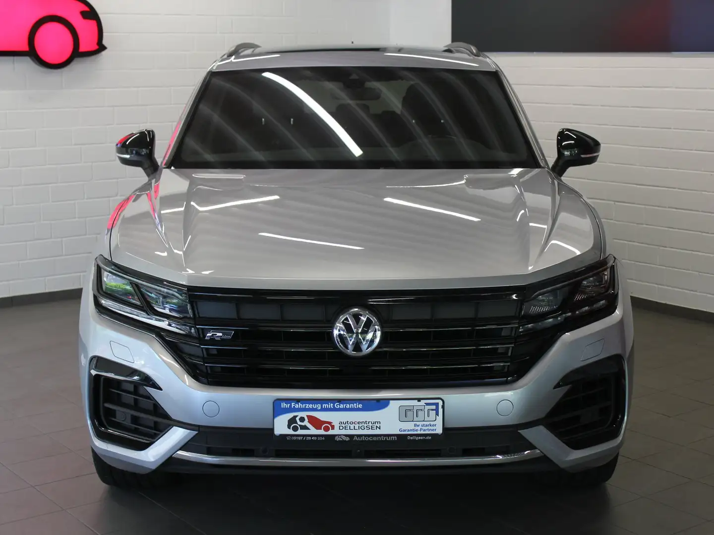 Volkswagen Touareg R-Line 4Motion 3.0 Matrix LED Rfk Leder Massage BT Zilver - 2