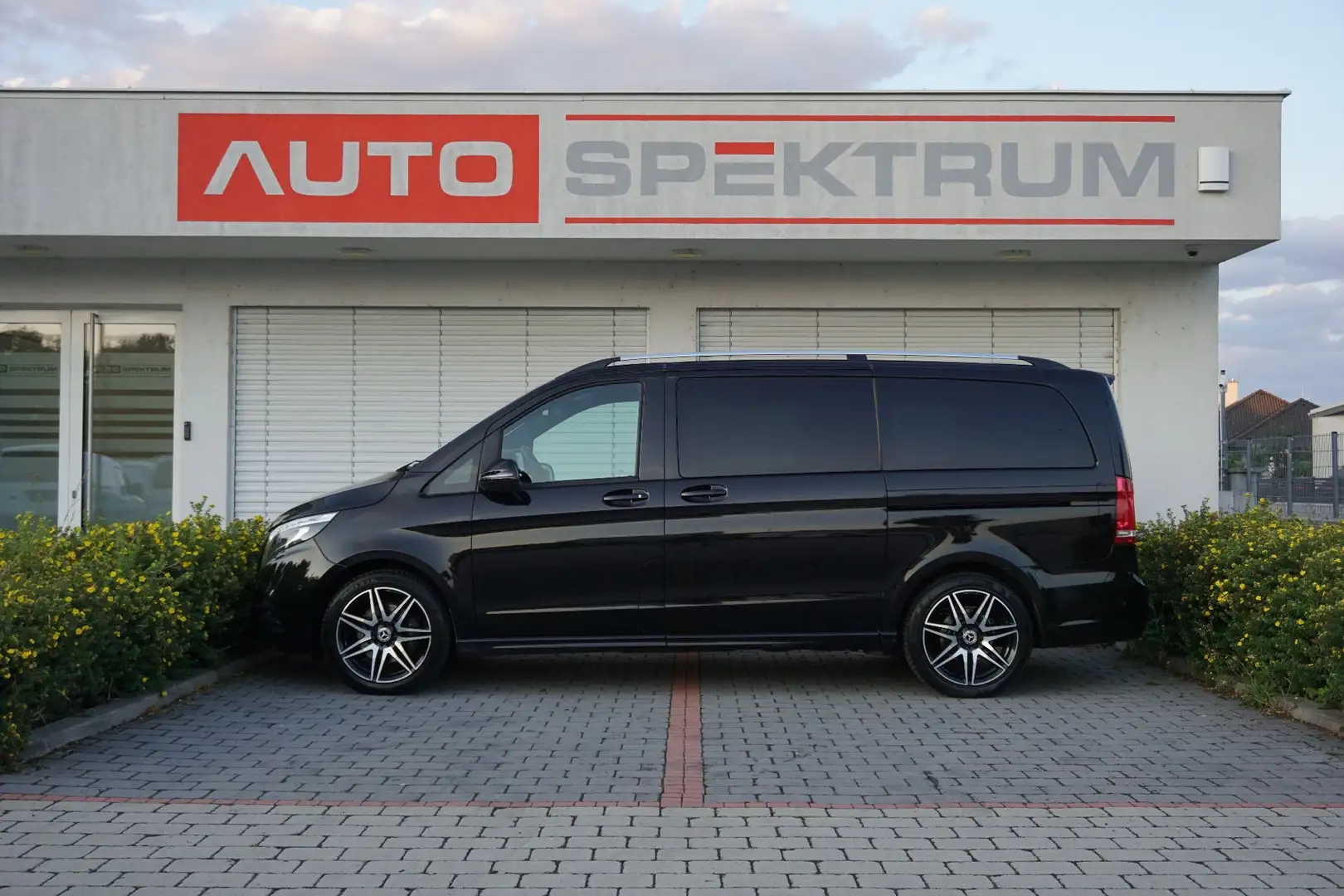 Mercedes-Benz V 220 d 4MATIC kompakt AMG-Line Aut | € 271 mtl | AHK | Schwarz - 2