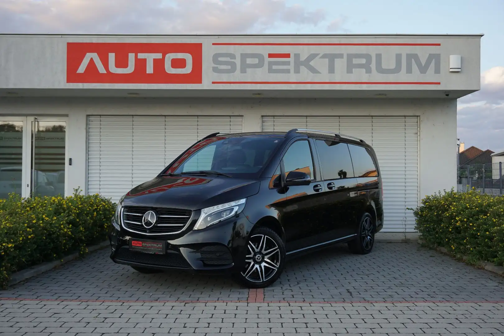 Mercedes-Benz V 220 d 4MATIC kompakt AMG-Line Aut | € 271 mtl | AHK | Schwarz - 1