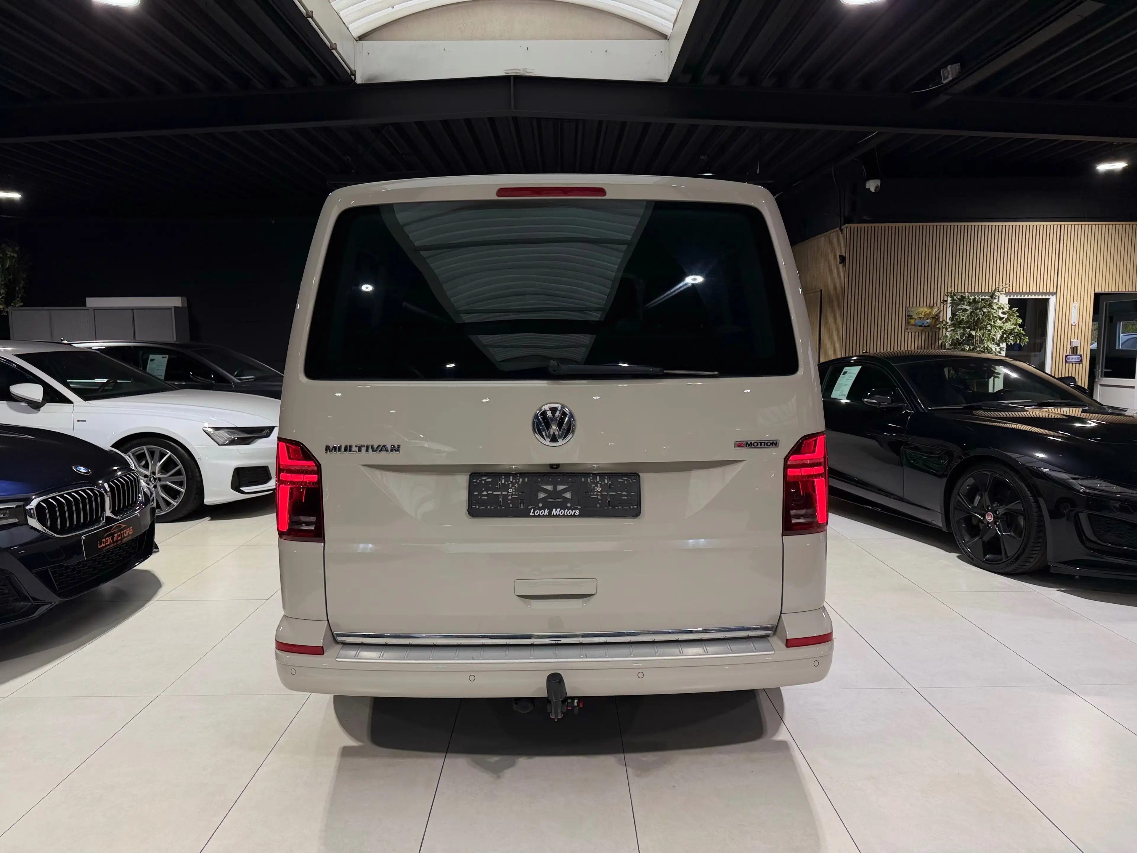 Volkswagen T6.1 Multivan 2.0 TDi 4Motion Highline DSG 7 PLACES DISTRONIC COCKPIT CAMERA LED 53 HERBIE FULL FULL OPTIONS — photo 5
