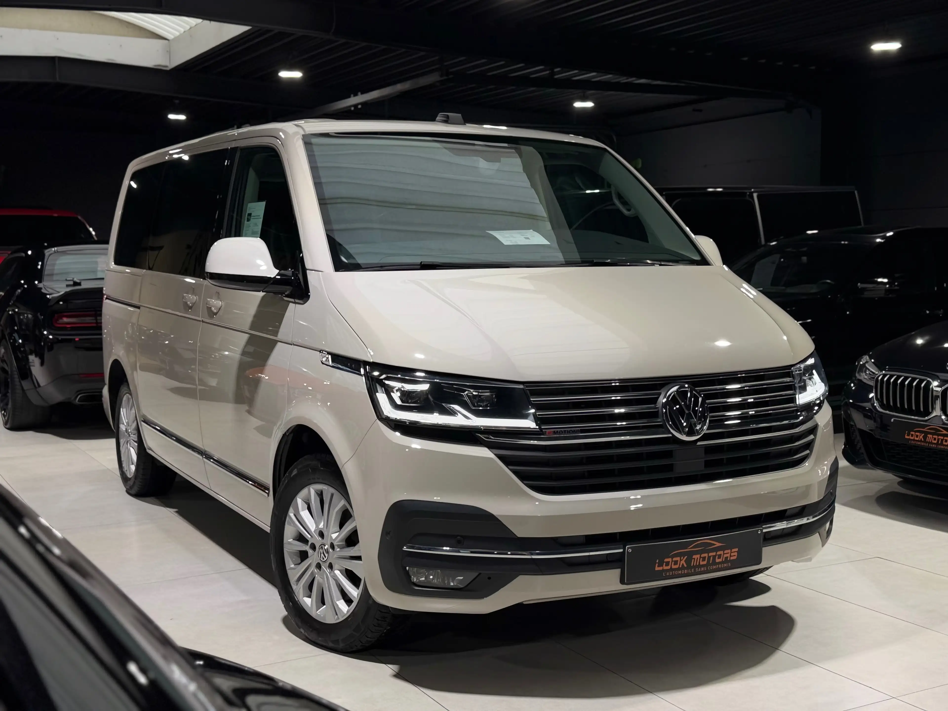 Volkswagen T6.1 Multivan 2.0 TDi 4Motion Highline DSG 7 PLACES DISTRONIC COCKPIT CAMERA LED 53 HERBIE FULL FULL OPTIONS — photo 3