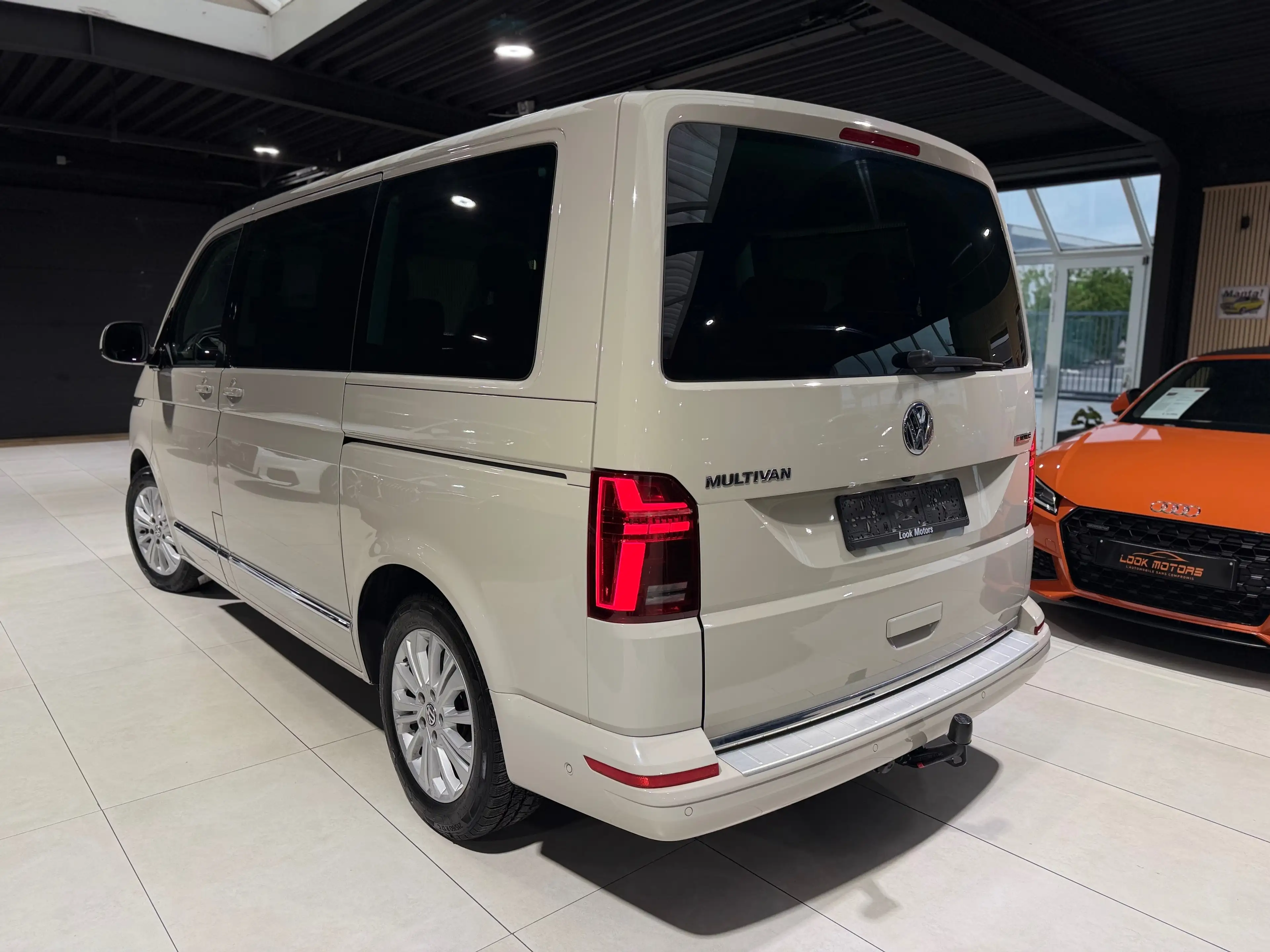 Volkswagen T6.1 Multivan 2.0 TDi 4Motion Highline DSG 7 PLACES DISTRONIC COCKPIT CAMERA LED 53 HERBIE FULL FULL OPTIONS — photo 4