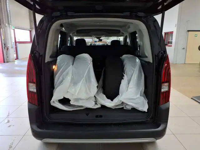 Peugeot Rifter view 10