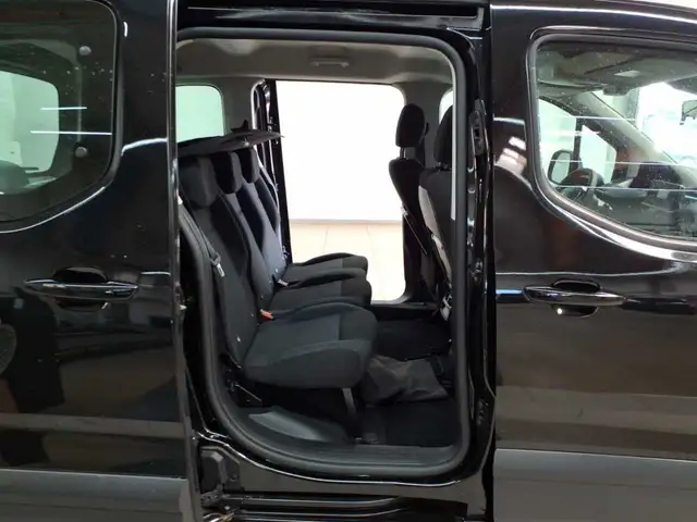 Peugeot Rifter view 8