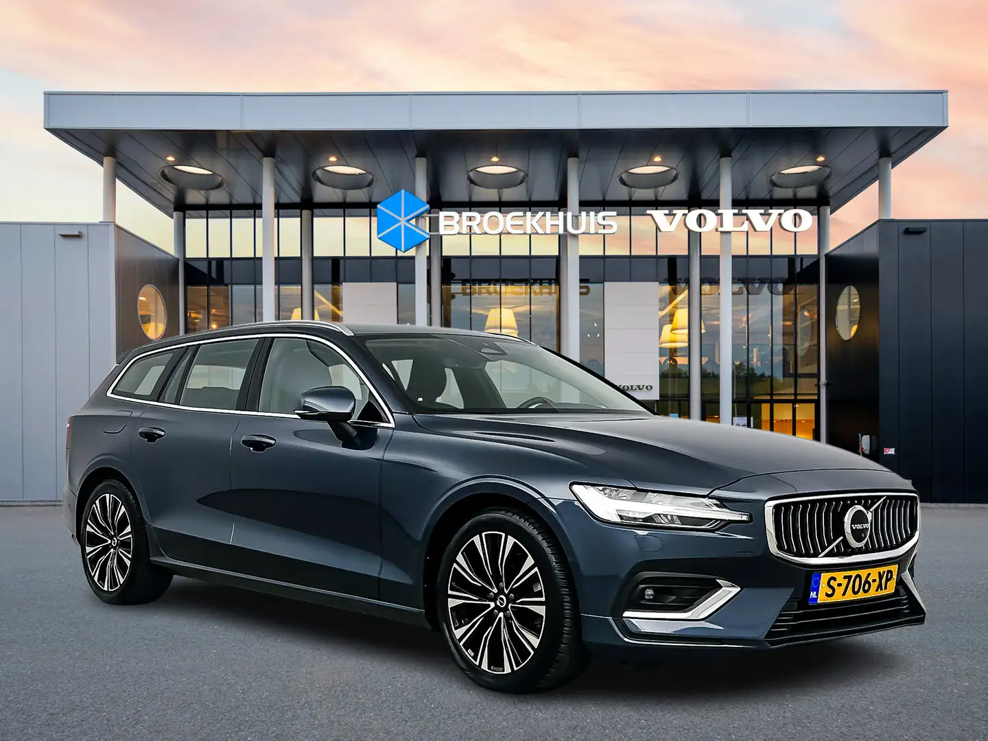 Volvo V60 B3 Plus Bright | 18" Allseason | 360 Camera | Trek Blau - 2