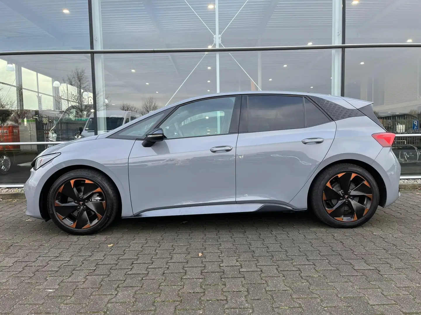 CUPRA Born Adrenaline One 62 kWh nette staat! SOH 92% Grau - 2