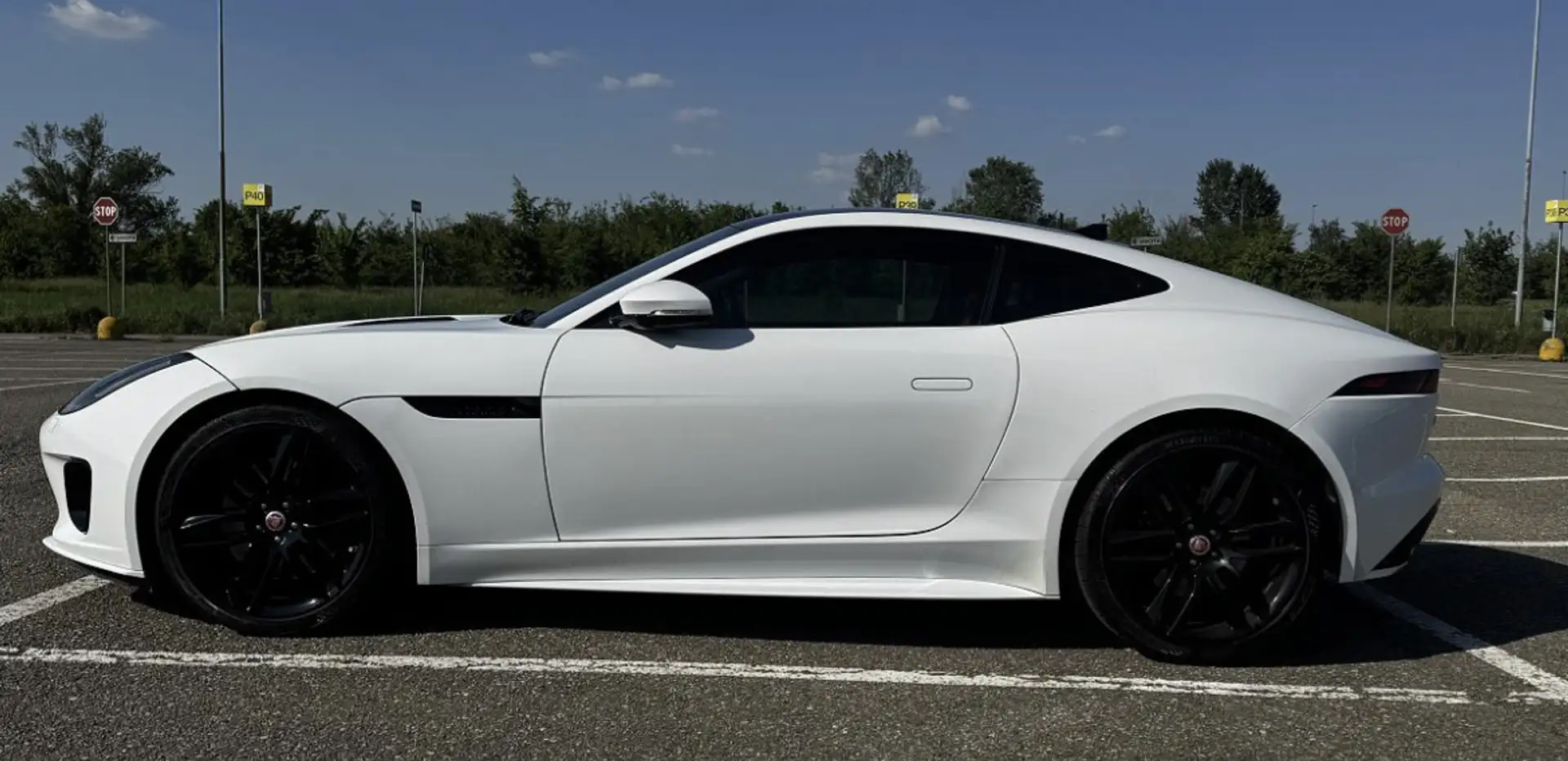 Jaguar F-Type Coupe 2.0 i4 Chequered Flag rwd 300cv auto - 1