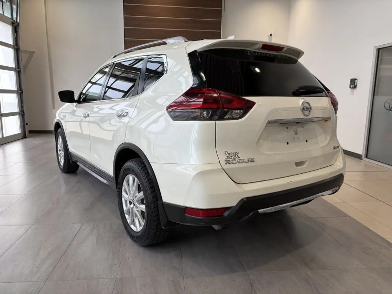Nissan Rogue снимка Nissan Rogue