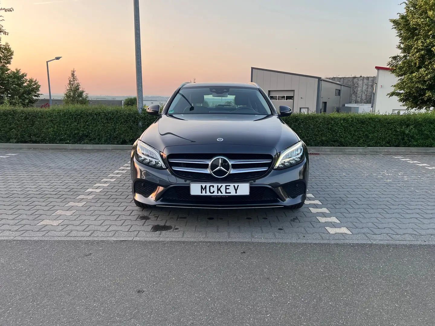 Mercedes-Benz C 300 C300e 1 Hand Avantgarde Inspektion neu Grau - 2