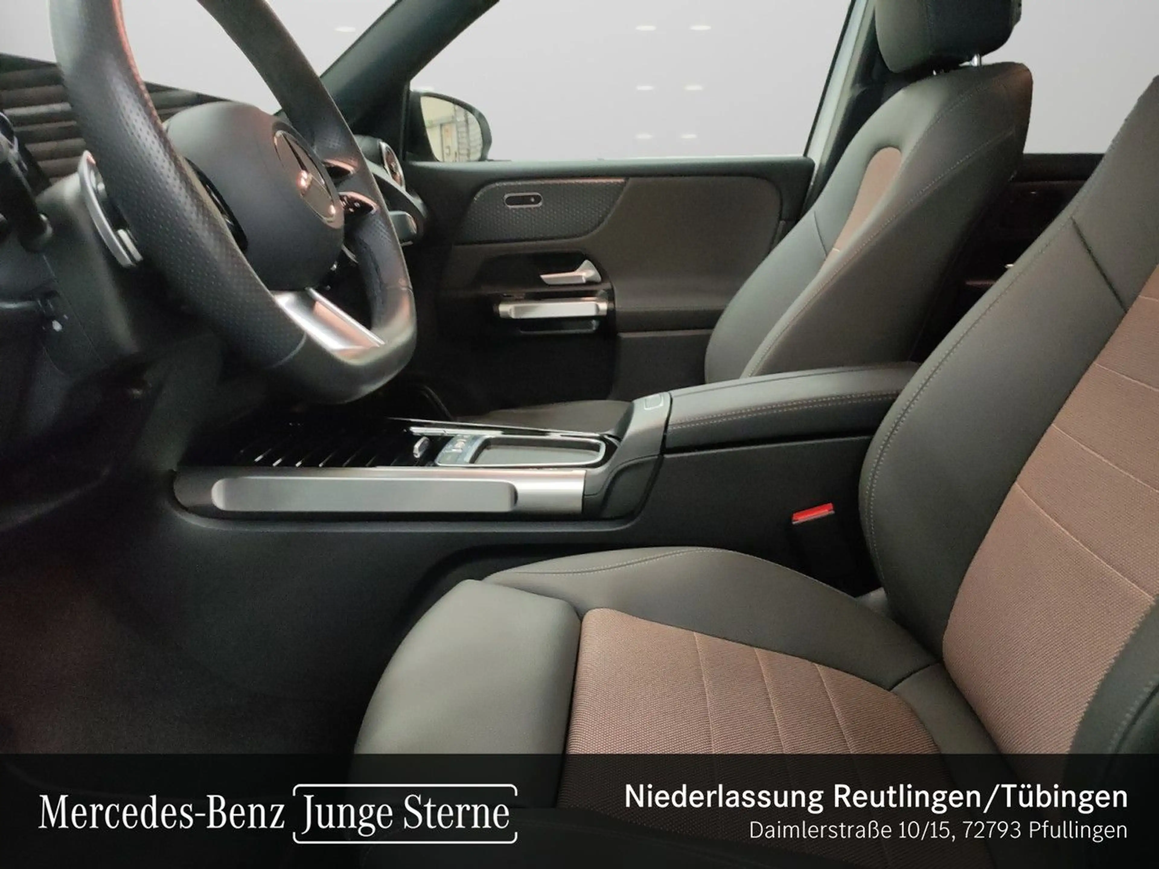 Mercedes-Benz EQB 250 ELECTRICART+NIGHT+PLUS-PAKET+AHK+KAMERA — photo 11