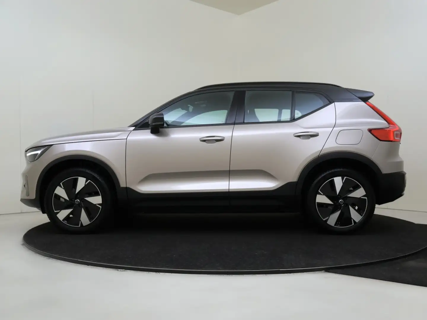Volvo XC40 Extended Plus 82 kWh | Trekhaak | Two-Tone | All-S Gris - 2