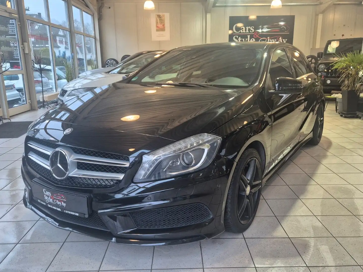 Mercedes-Benz A 200 BlueEfficiency AMG Sport/Xenon/Navi/Leder/ Schwarz - 1