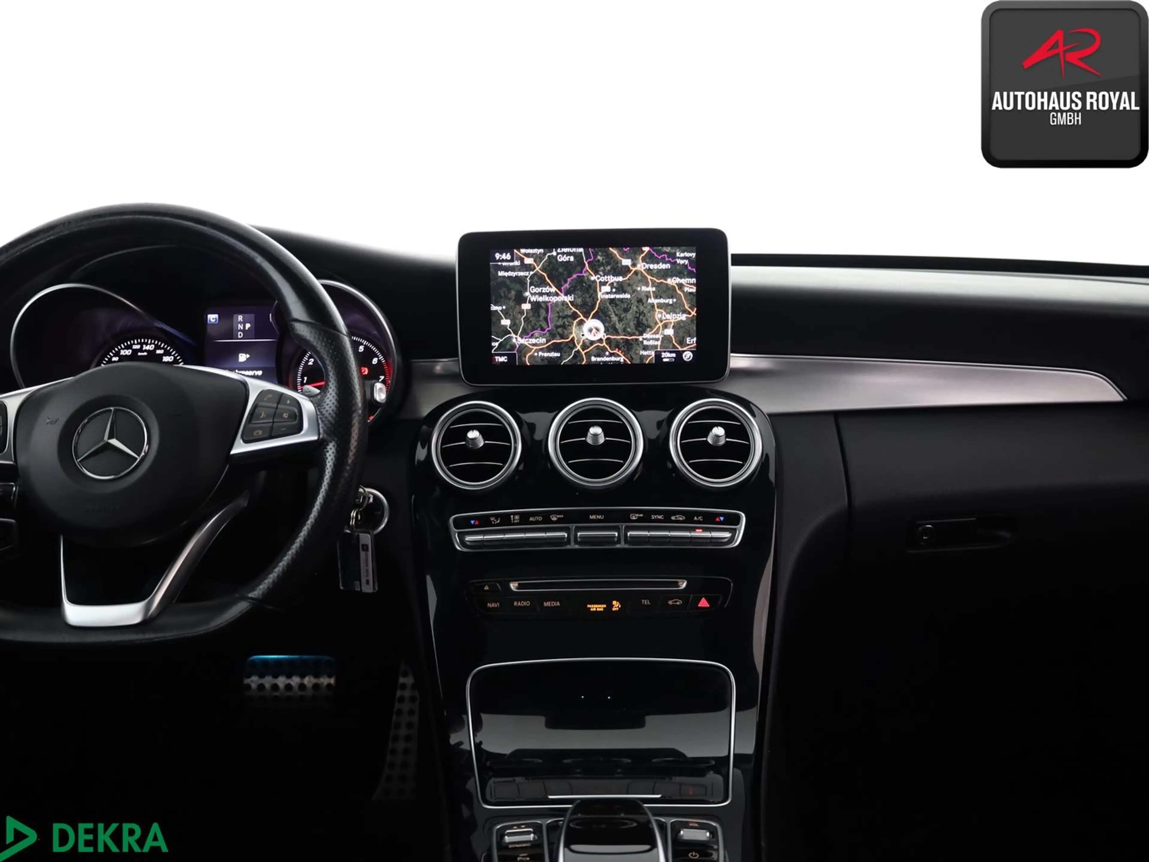 Mercedes-Benz C 400 4M AMG LINE PANO,DISTRONIC,COMAND,KAMERA — photo 9