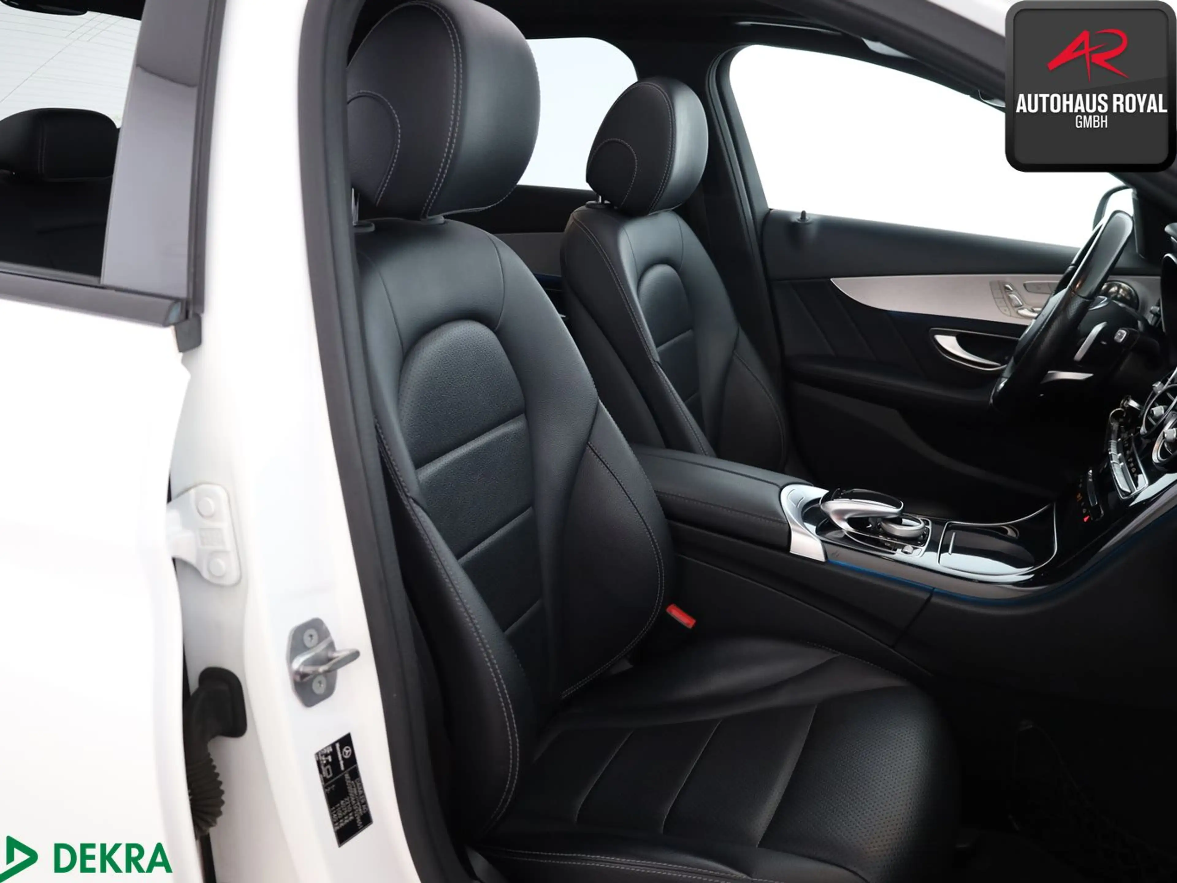 Mercedes-Benz C 400 4M AMG LINE PANO,DISTRONIC,COMAND,KAMERA — photo 11