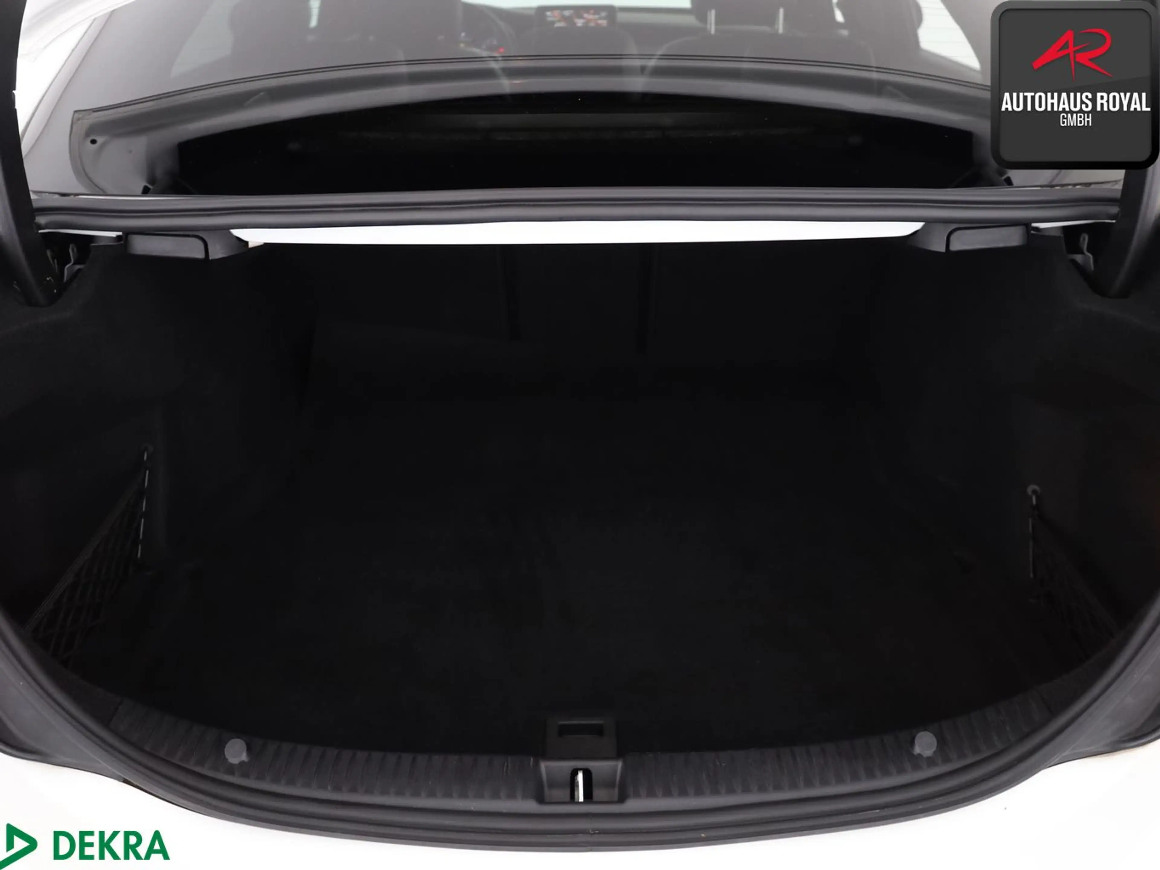 Mercedes-Benz C 400 4M AMG LINE PANO,DISTRONIC,COMAND,KAMERA — photo 13