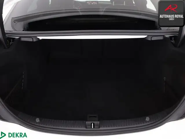 Mercedes-Benz C-Class view 13