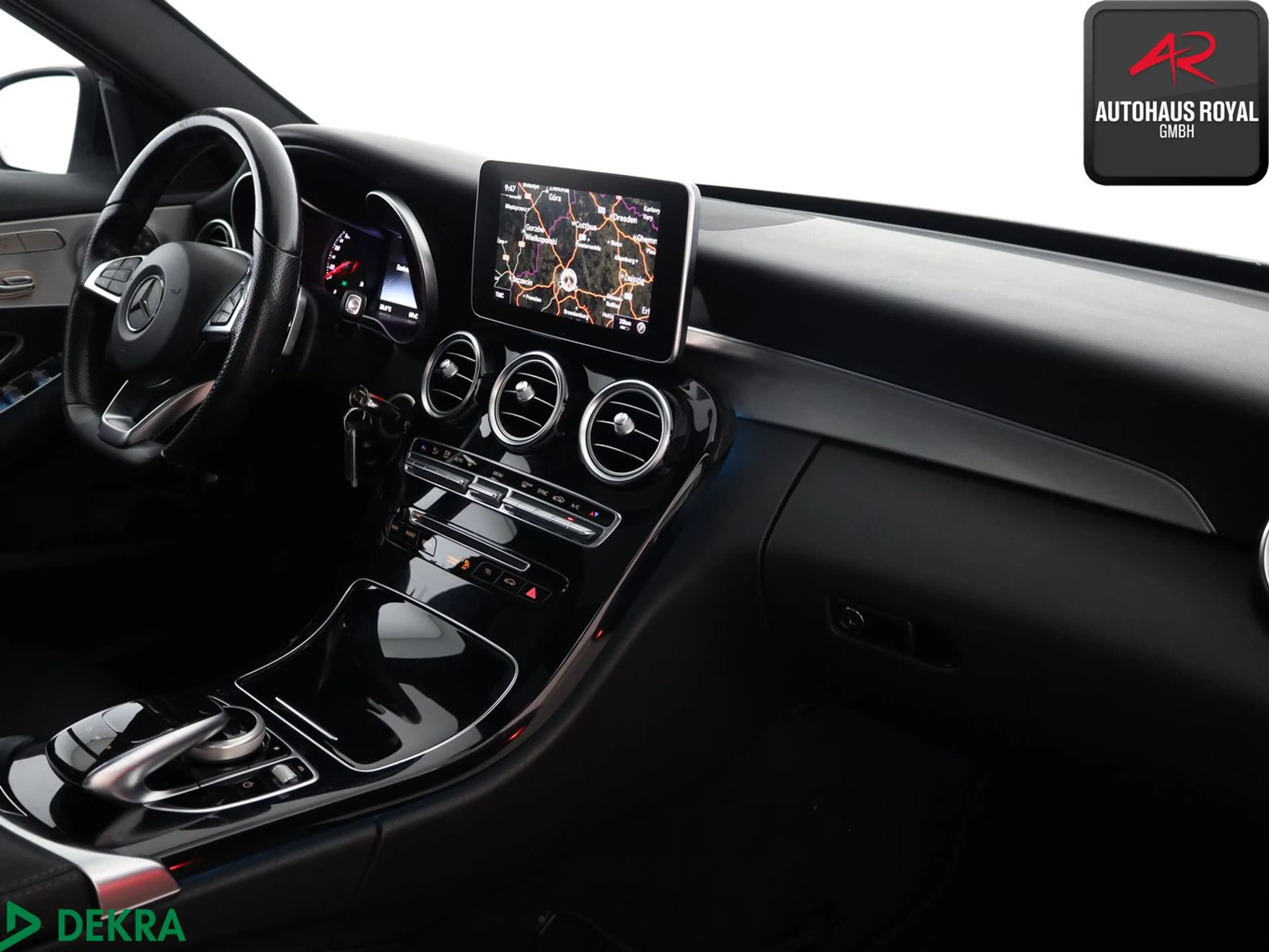 Mercedes-Benz C 400 4M AMG LINE PANO,DISTRONIC,COMAND,KAMERA — photo 10