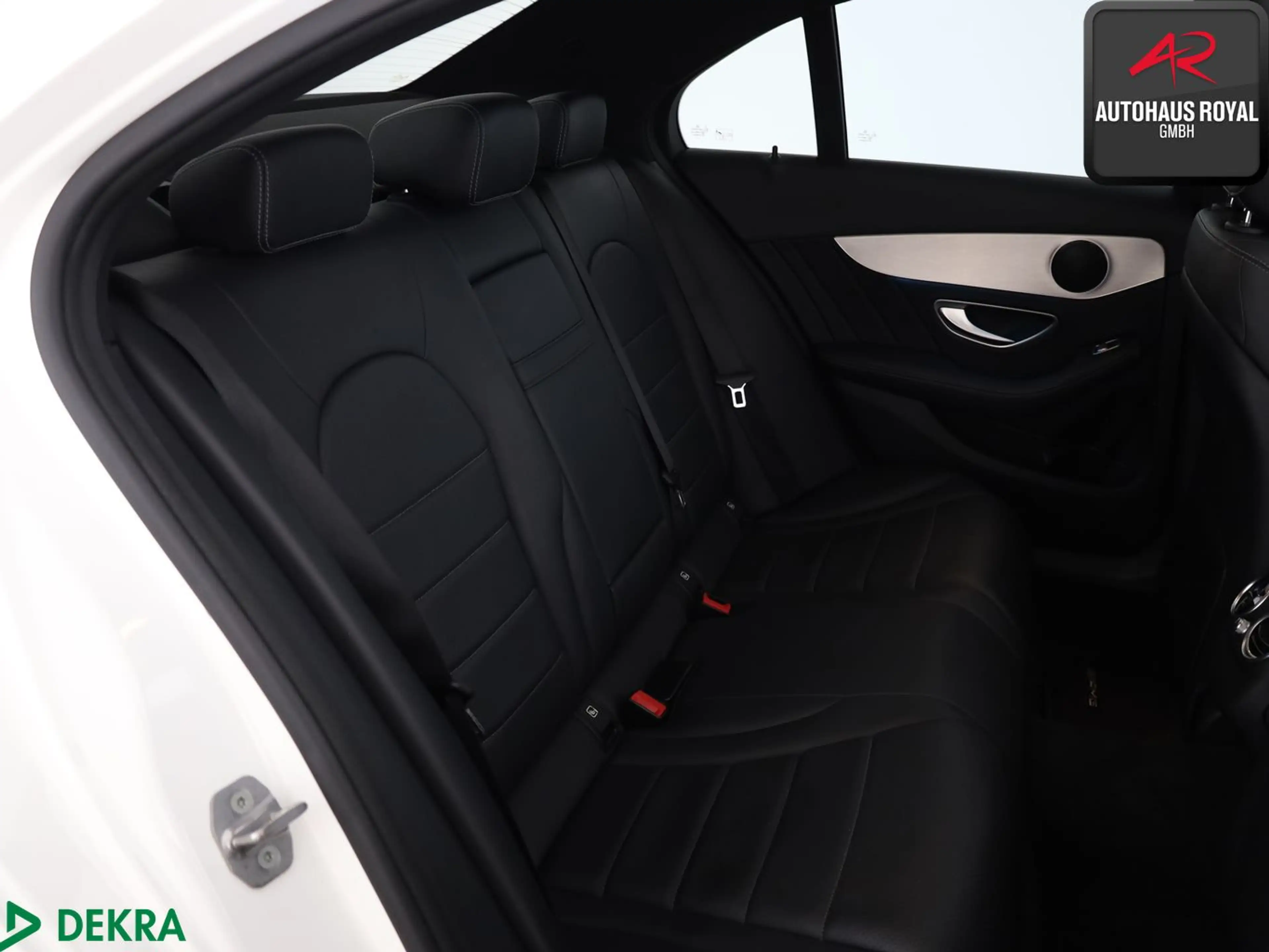 Mercedes-Benz C 400 4M AMG LINE PANO,DISTRONIC,COMAND,KAMERA — photo 12