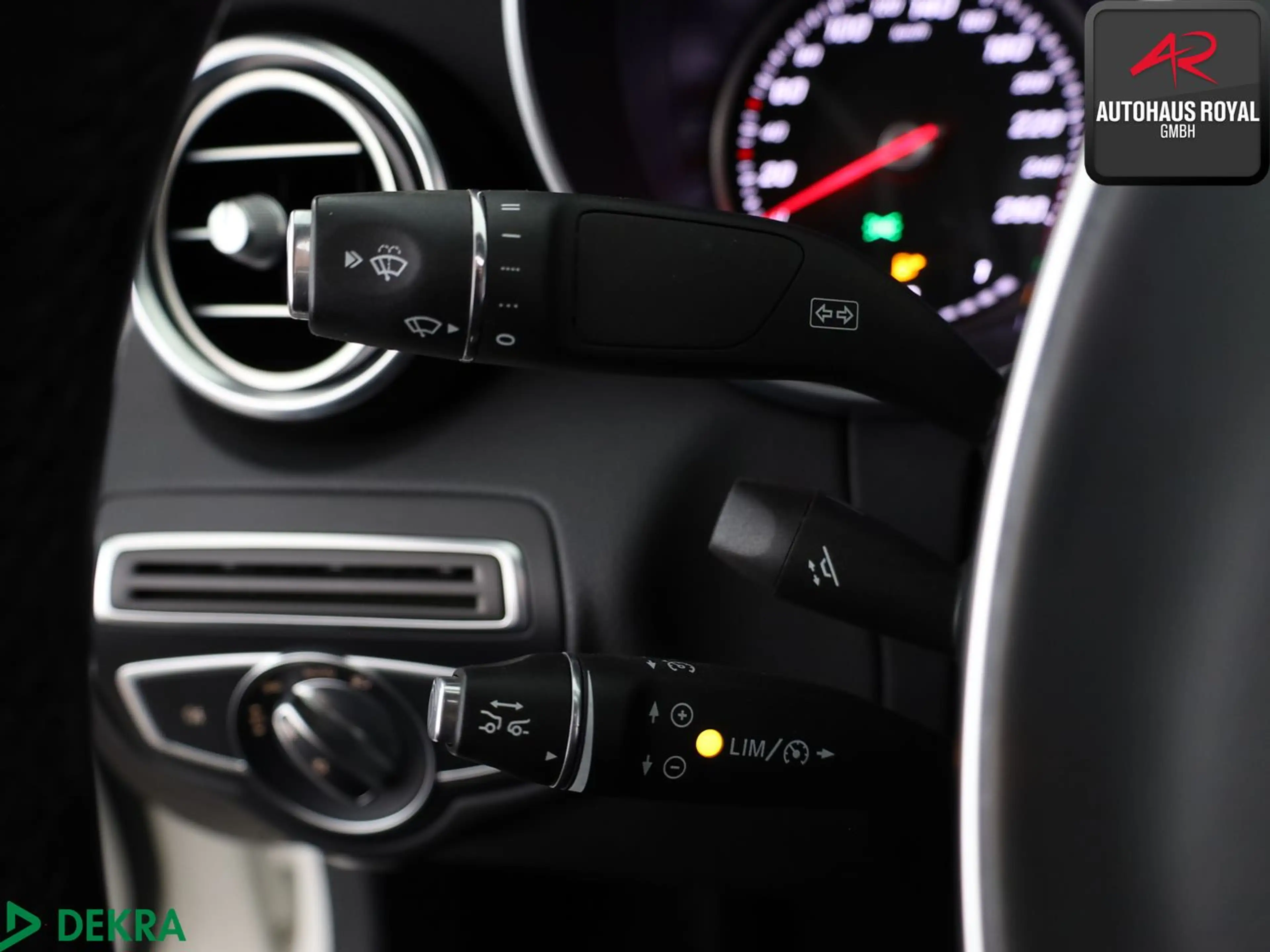 Mercedes-Benz C 400 4M AMG LINE PANO,DISTRONIC,COMAND,KAMERA — photo 15