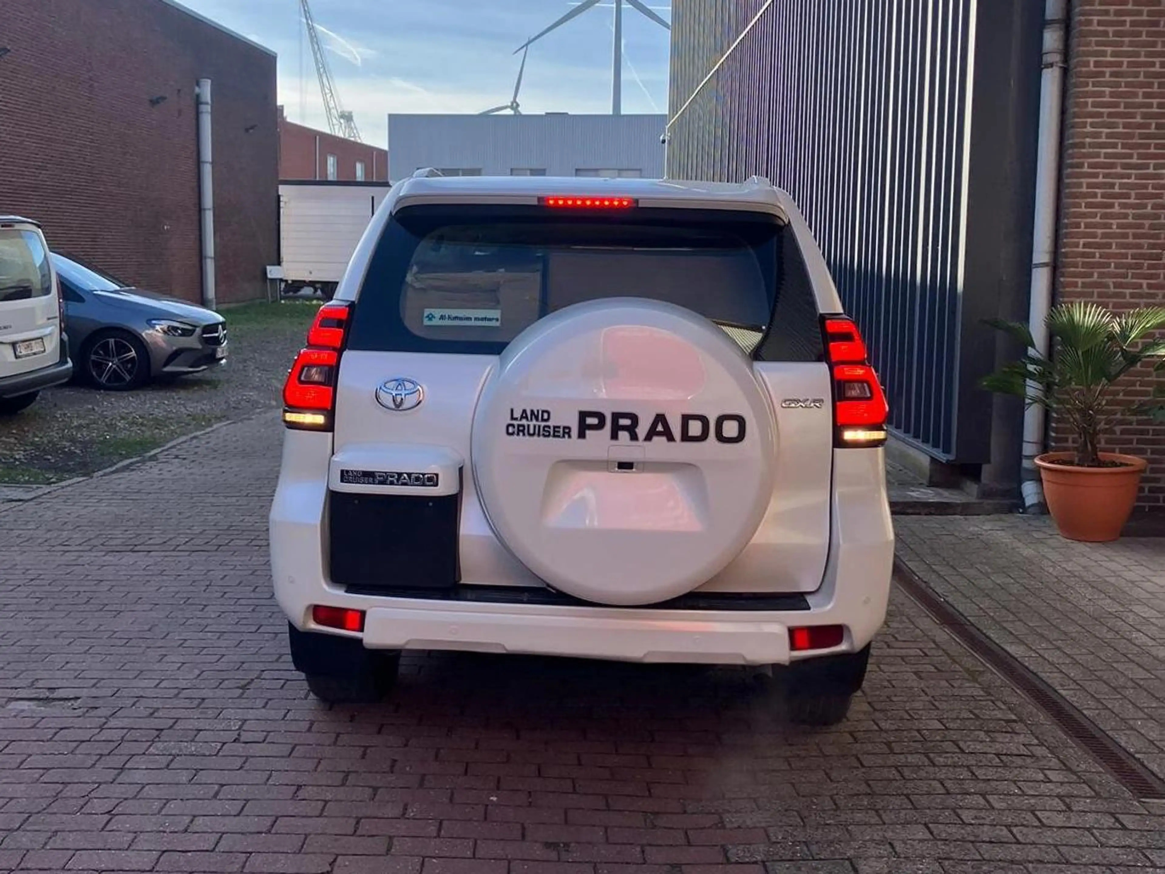 Toyota Land Cruiser Prado V6 4.0L | FULL OPTION — photo 2
