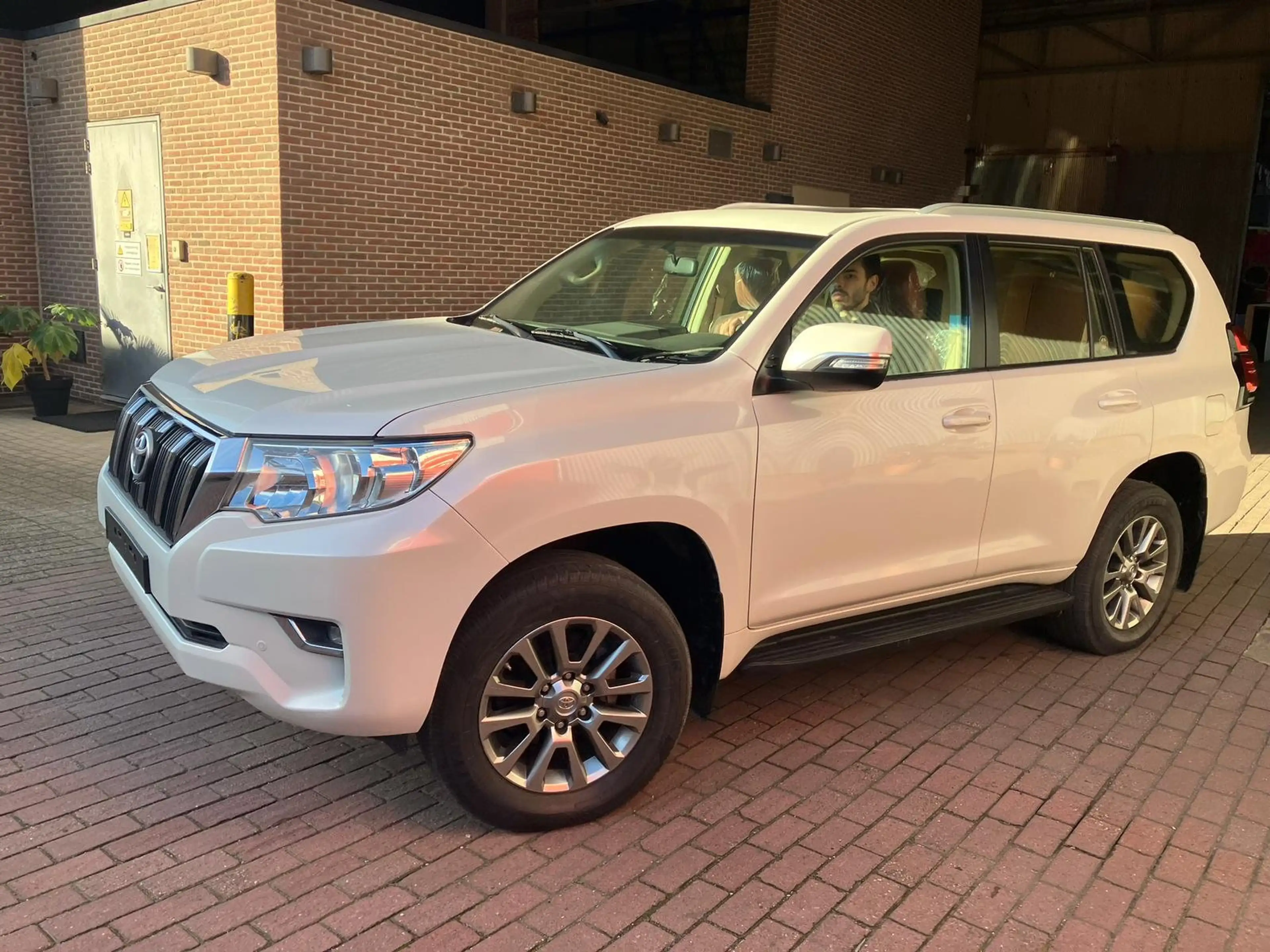 Toyota Land Cruiser Prado V6 4.0L | FULL OPTION — photo 5