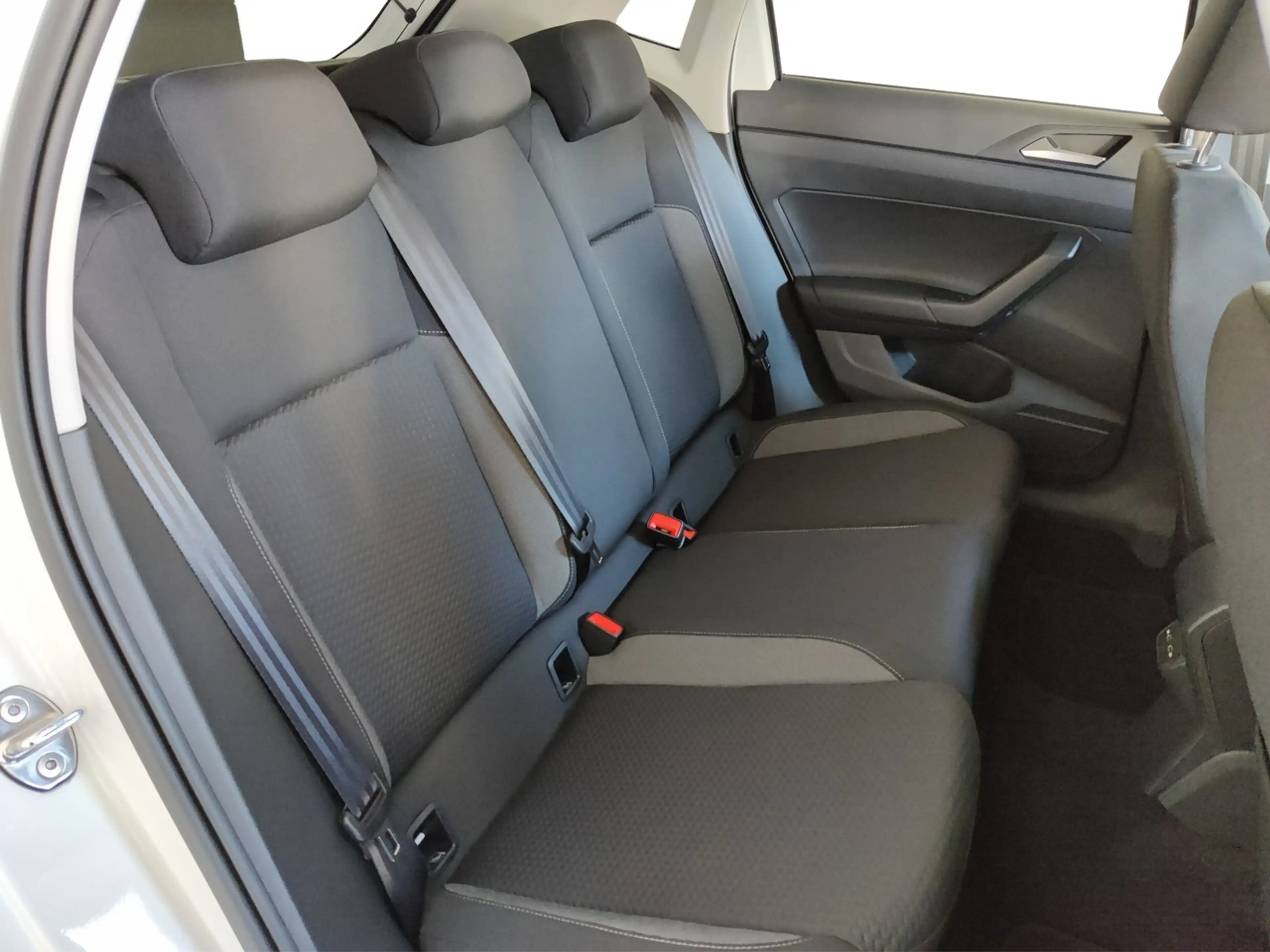 Volkswagen Polo 1.0 TSI DSG Life, ACC, LED, DAB, APP — photo 9