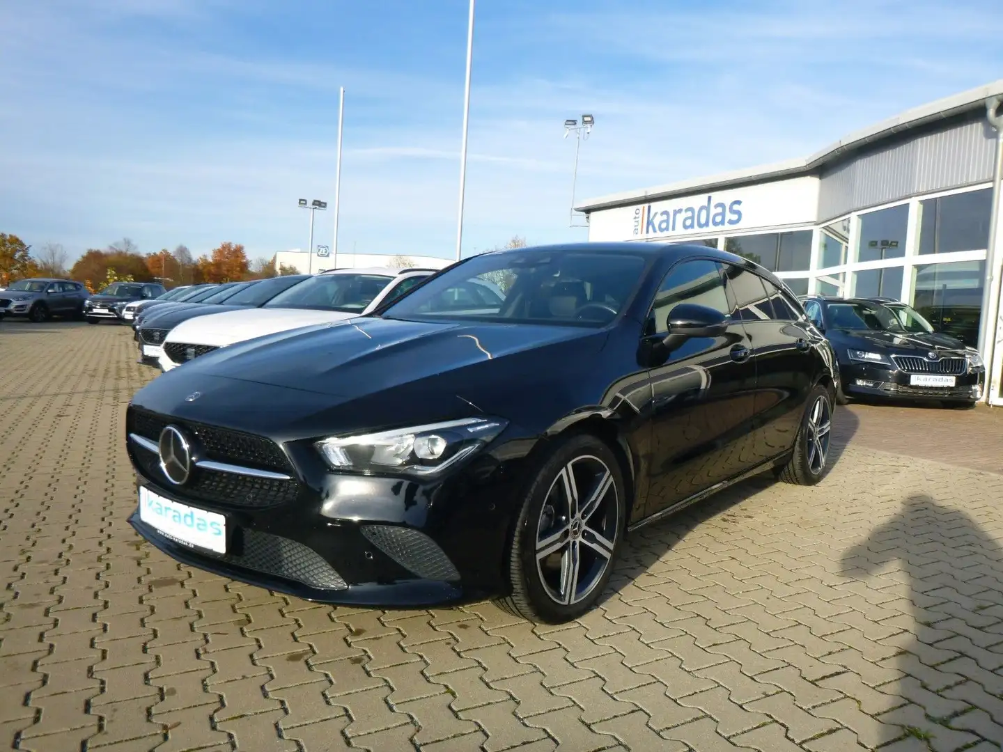 Mercedes-Benz CLA 200 CLA 200 Shooting B AUT/Night-Paket/Navi/AHK Schwarz - 1
