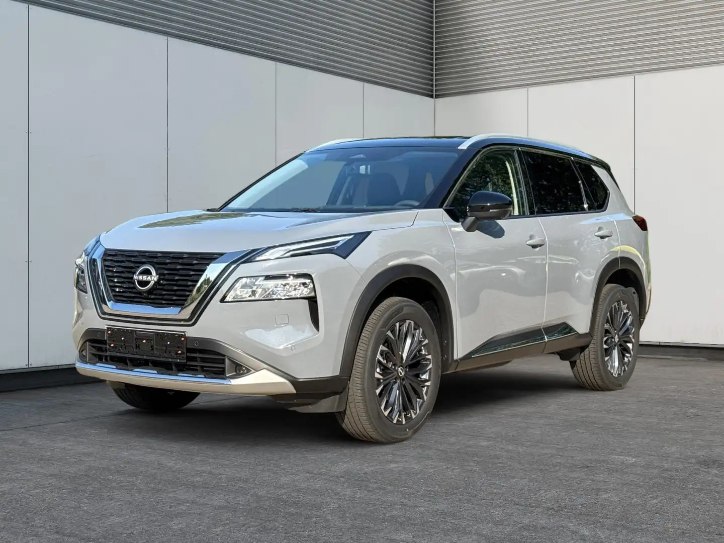 Nissan X-Trail Tekna 360 KAM+NAVI+SHZ+ACC+HuD+19" LM 1.5 VC-T ... Grau - 1