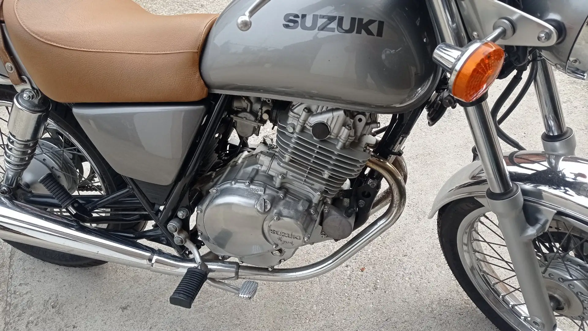 Suzuki TU 250 x Gris - 2