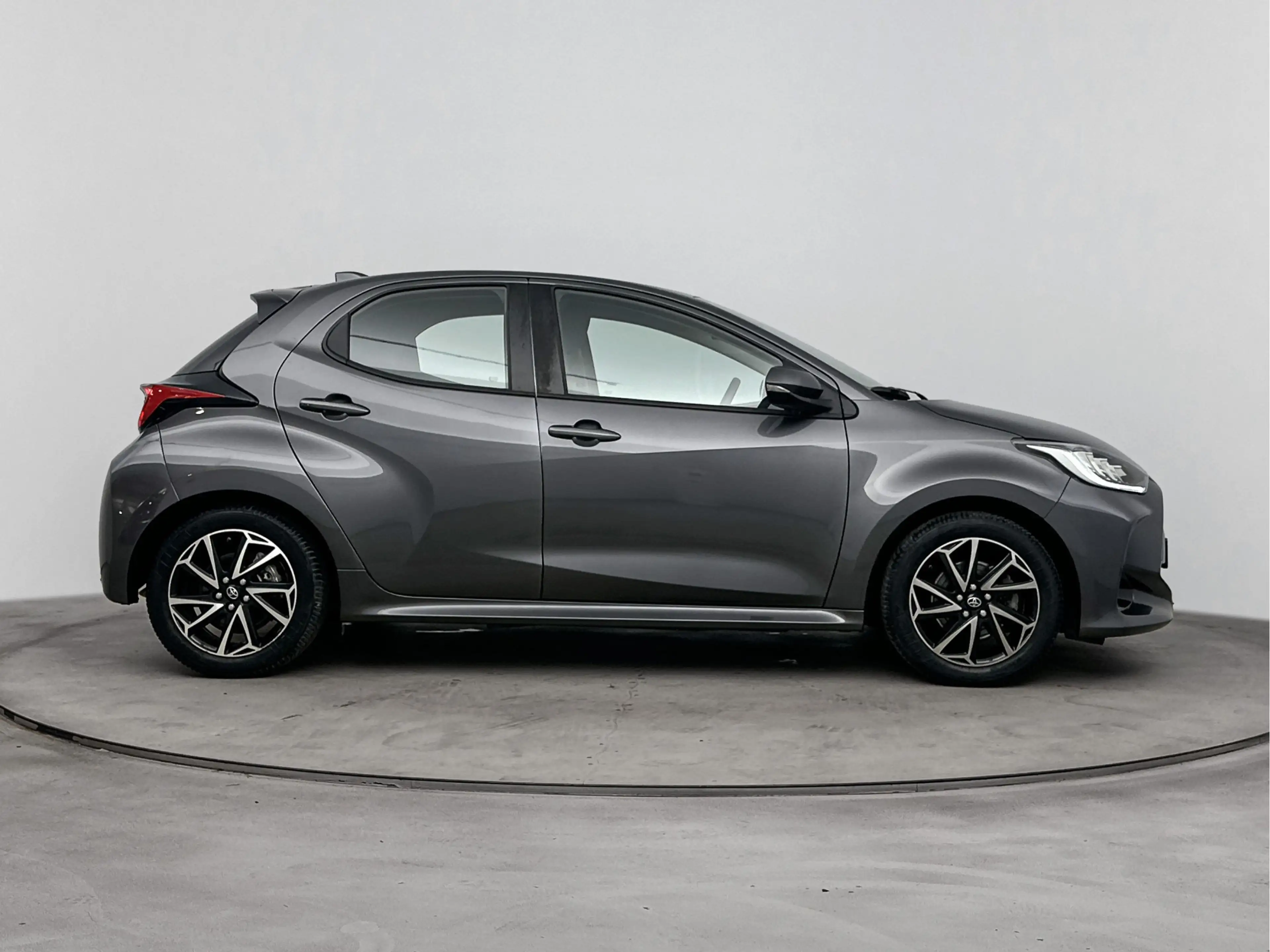 Toyota Yaris 1.5 Hybrid 115 First Edition | Cruise Control Adap — photo 11