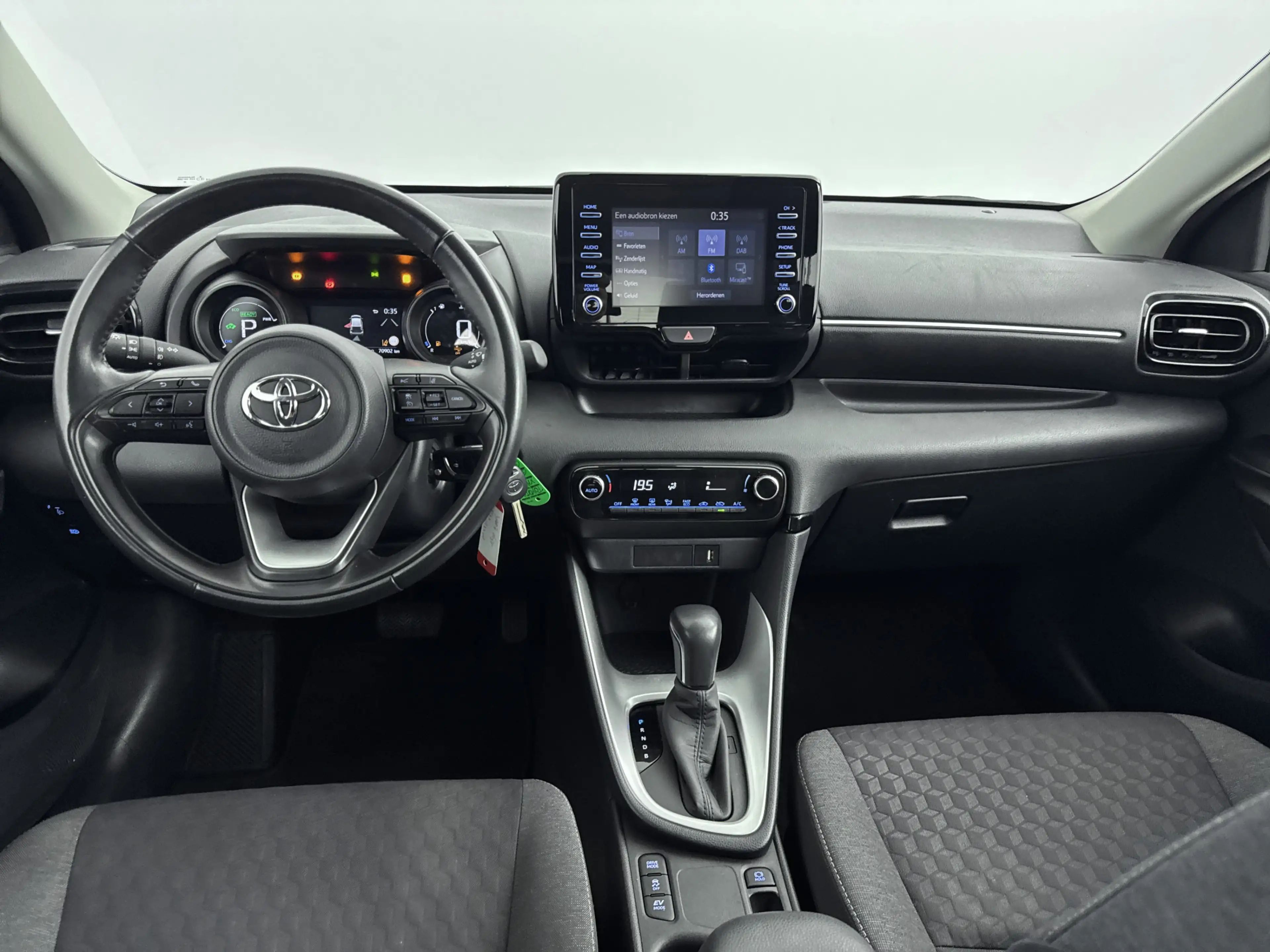 Toyota Yaris 1.5 Hybrid 115 First Edition | Cruise Control Adap — photo 4