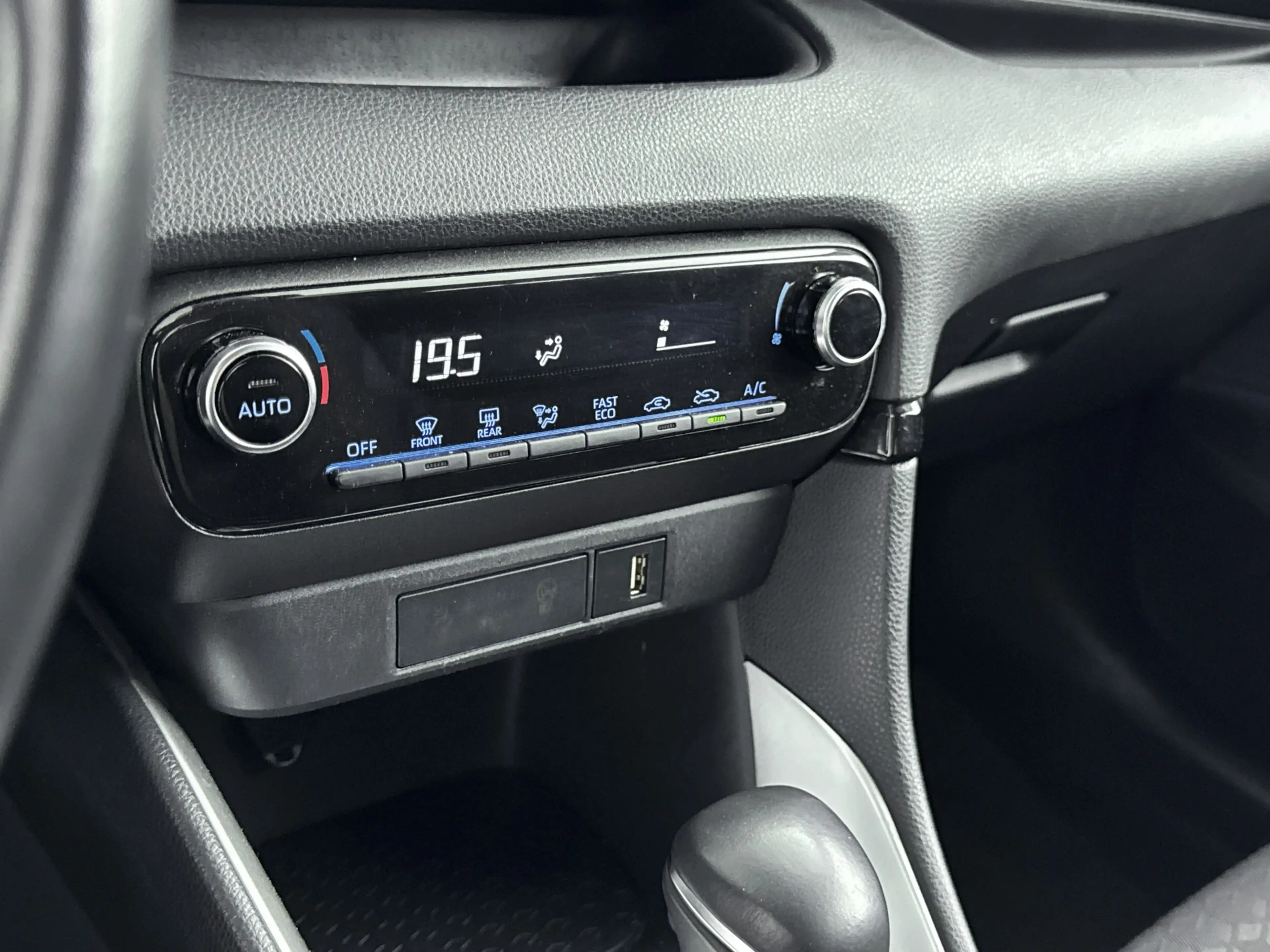 Toyota Yaris 1.5 Hybrid 115 First Edition | Cruise Control Adap — photo 9