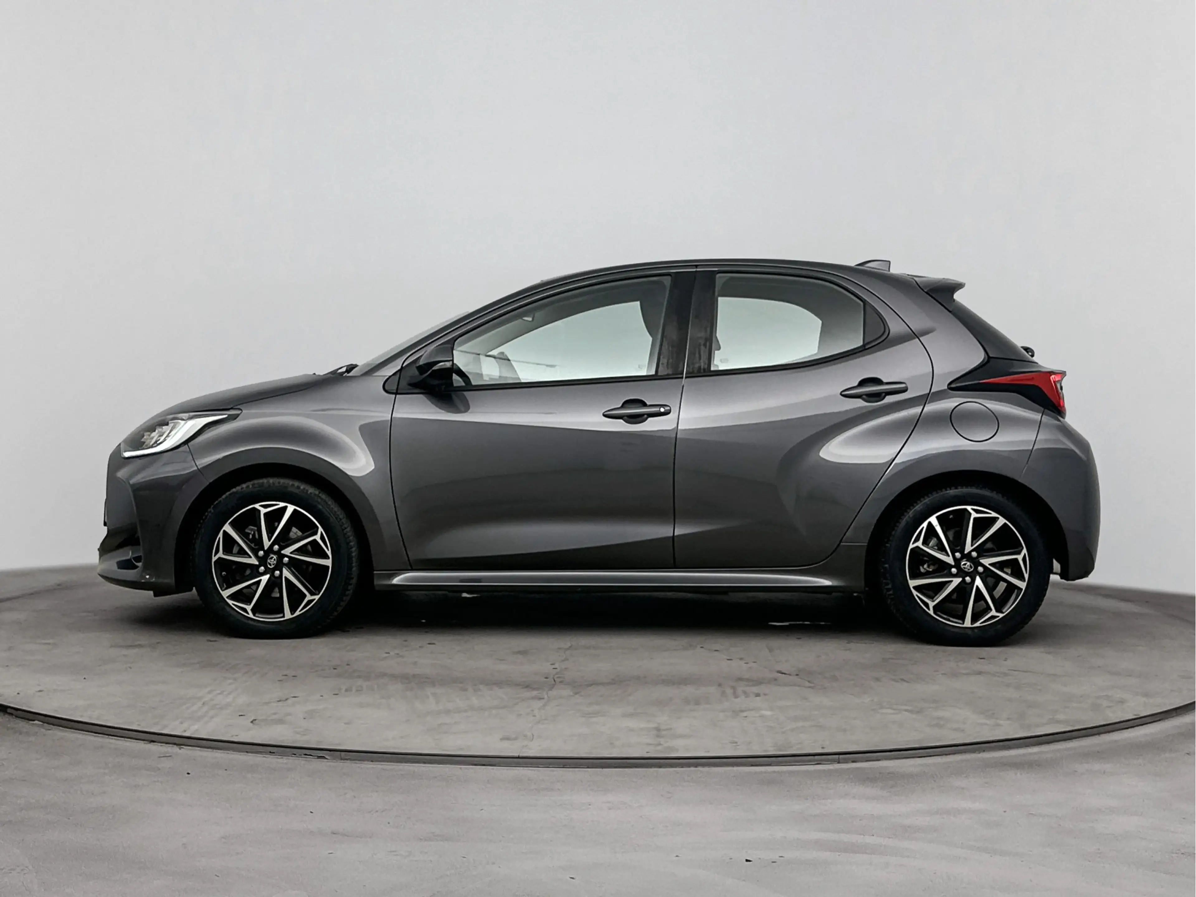Toyota Yaris 1.5 Hybrid 115 First Edition | Cruise Control Adap — photo 3