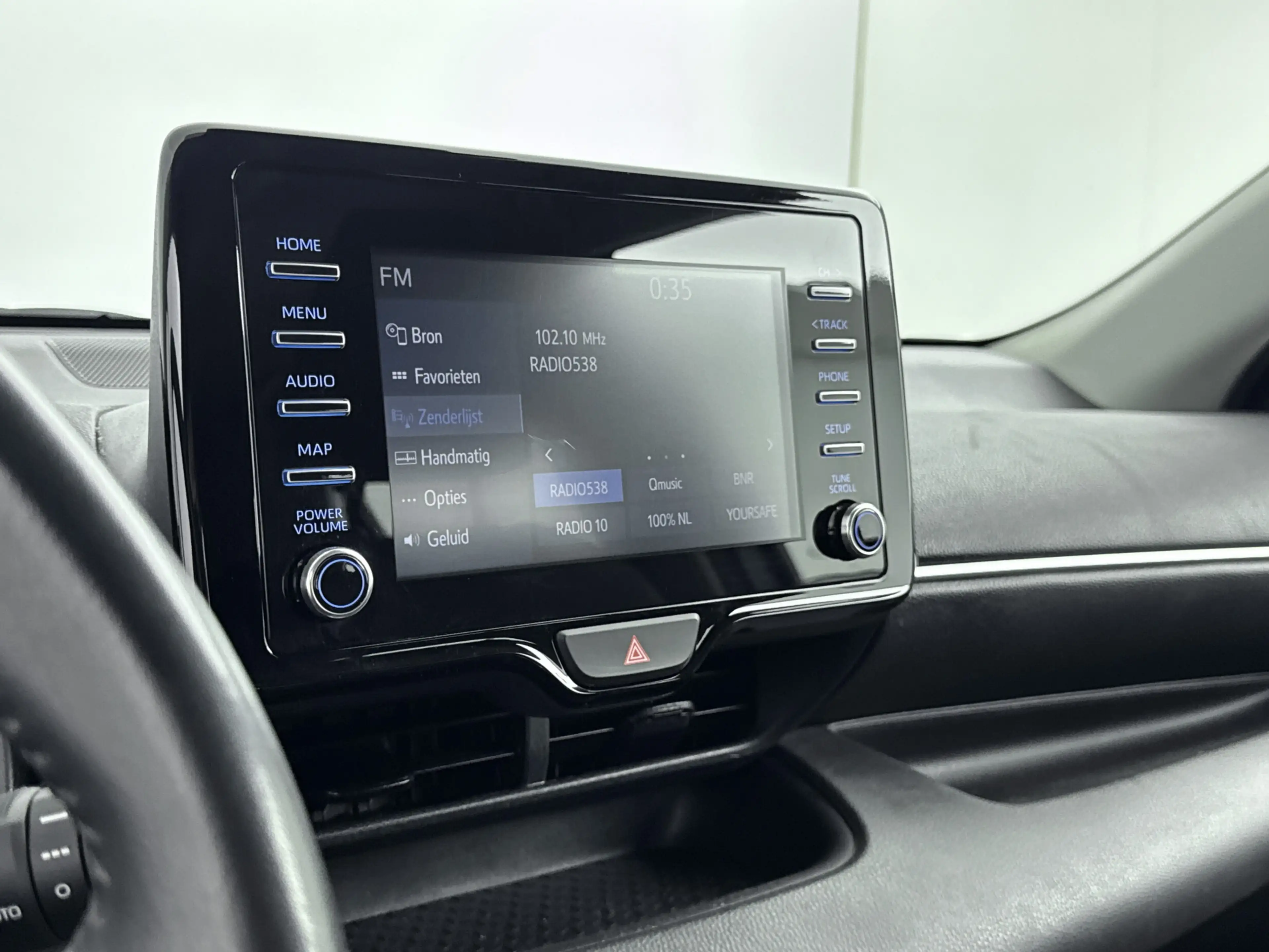 Toyota Yaris 1.5 Hybrid 115 First Edition | Cruise Control Adap — photo 7