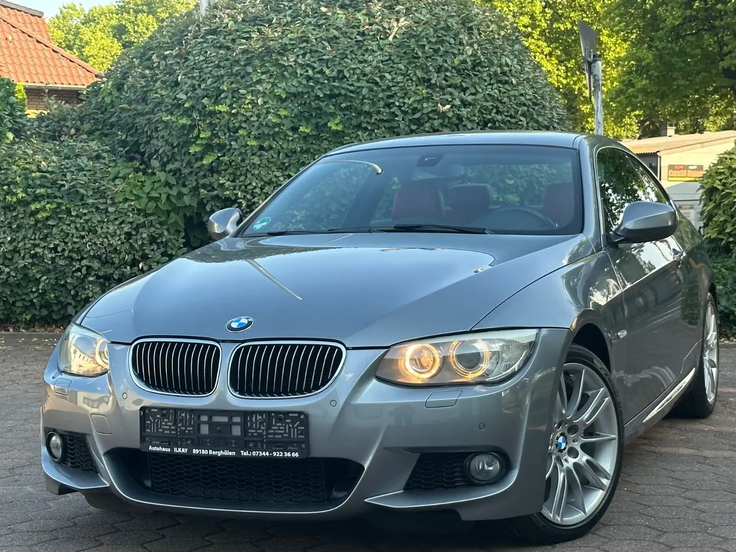 BMW 325 i Coupe*M-SPORTPAKET*NAVI*XENON*AUTOMATIK Gris - 2