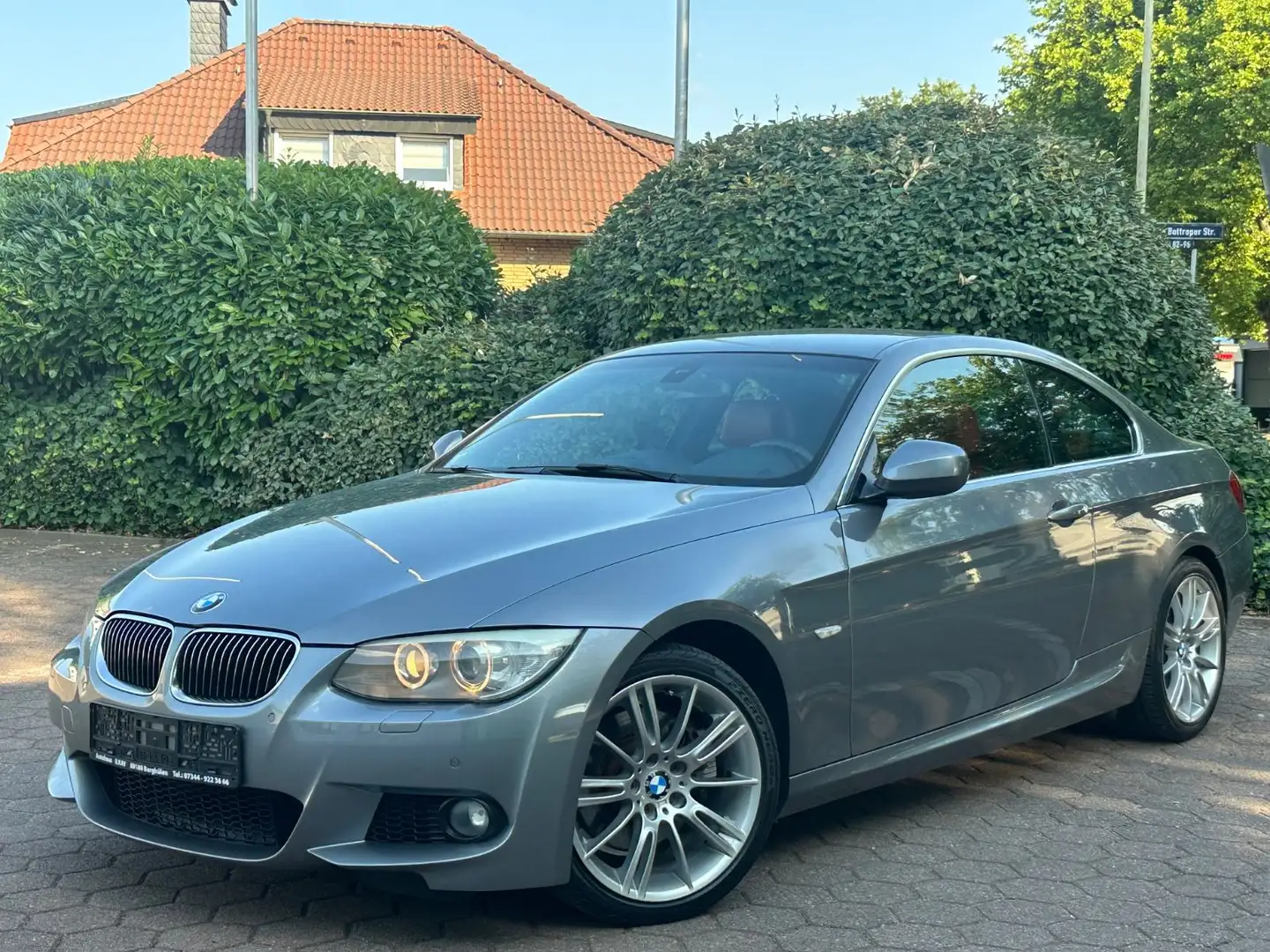 BMW 325 i Coupe*M-SPORTPAKET*NAVI*XENON*AUTOMATIK Gris - 1