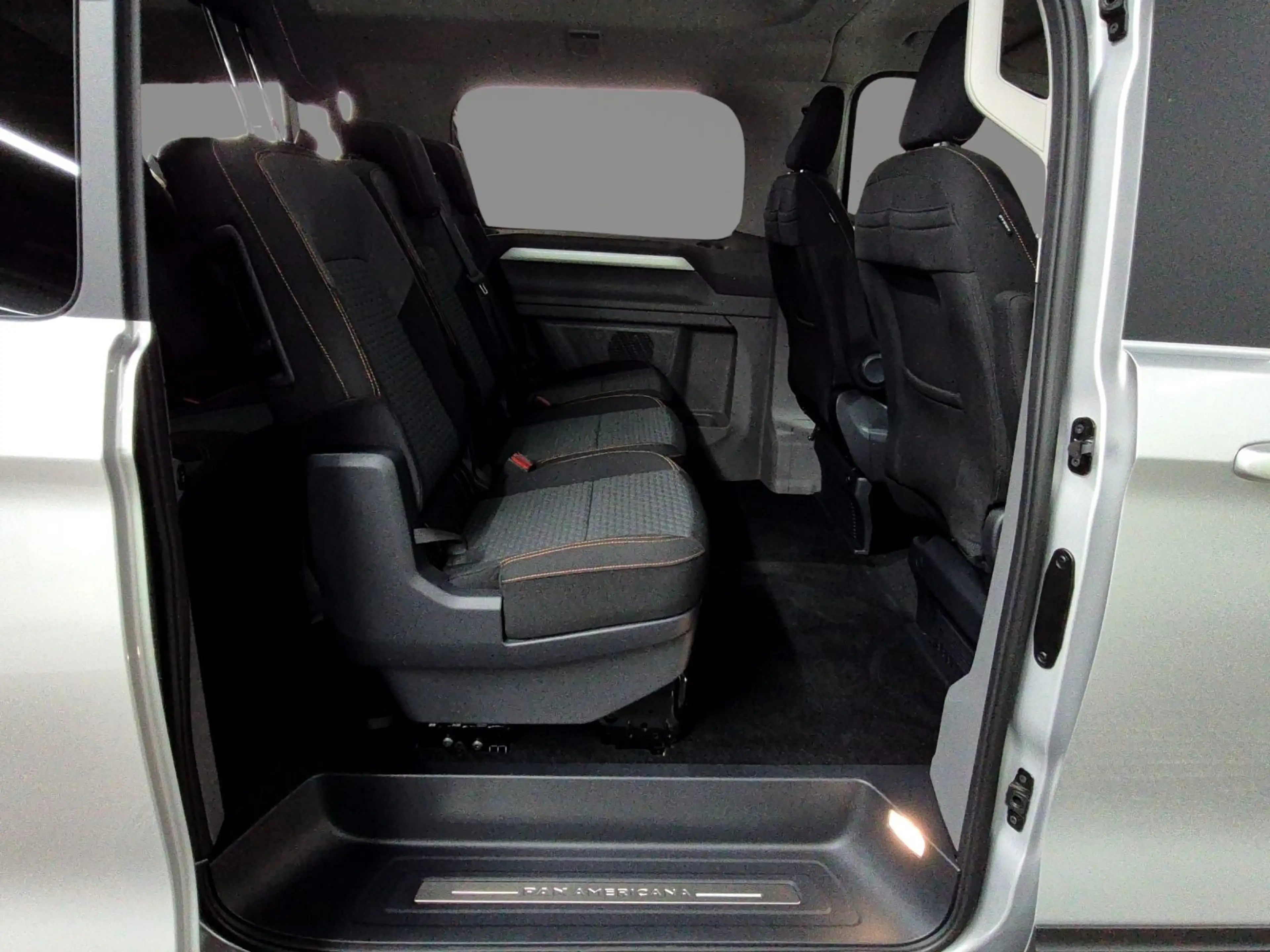 Volkswagen T7 Caravelle PanAmericana 2.0 TDI Aut. AHK PANO — photo 10