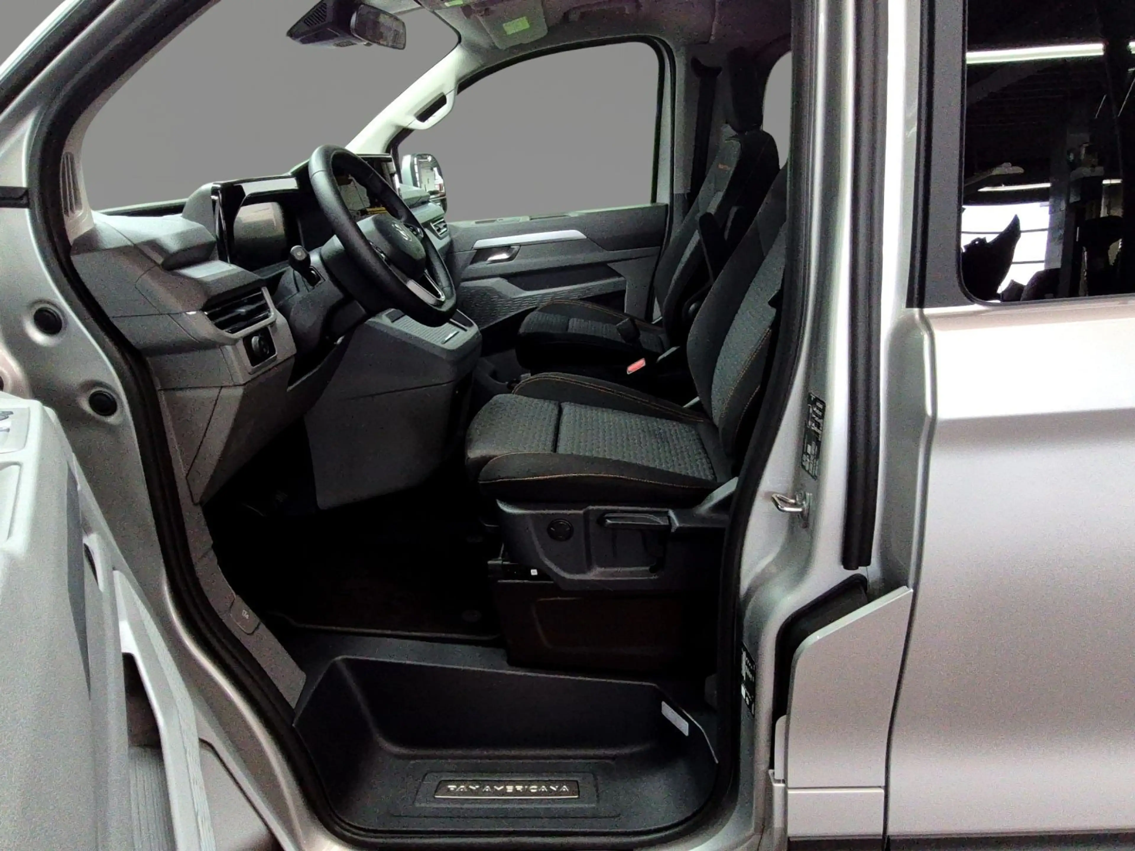 Volkswagen T7 Caravelle PanAmericana 2.0 TDI Aut. AHK PANO — photo 8