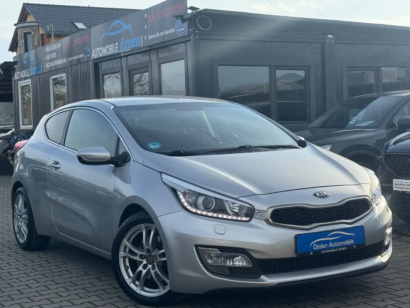 Kia XCeed Pro Ceed 1.6 GDI+Finanzierung+Garantie+ Silber - 1