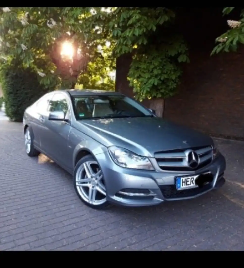 Mercedes-Benz C 180 Coupe (BlueEFFICIENCY) Silber - 1