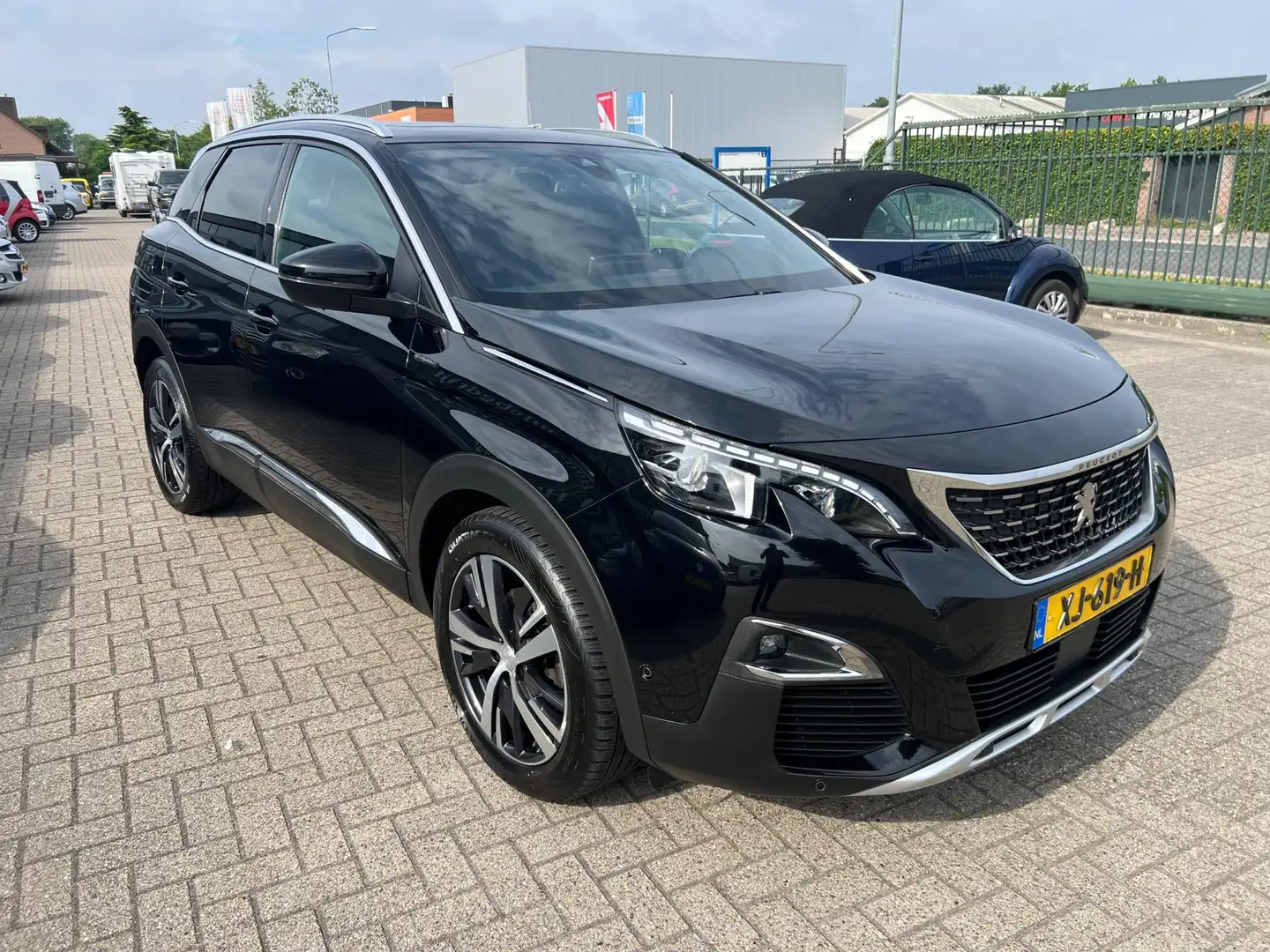 Peugeot 3008 1.2 PureTech GT Line Zwart - 2