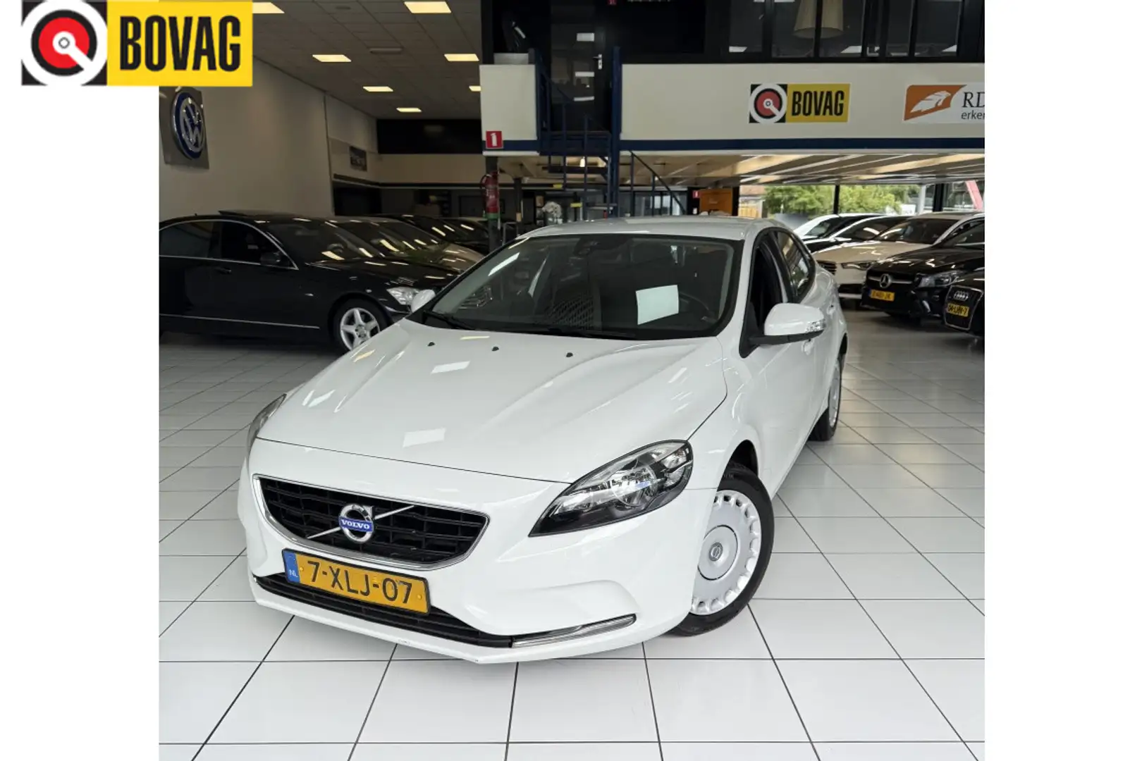 Volvo V40 1.6 T2 Alb - 1