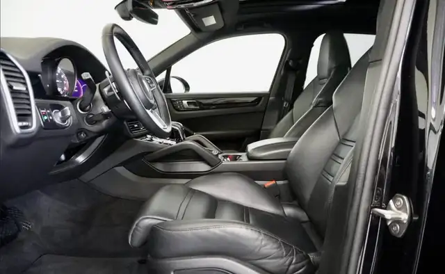 Porsche Cayenne view 10