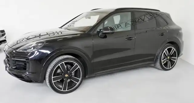 Porsche Cayenne view 2